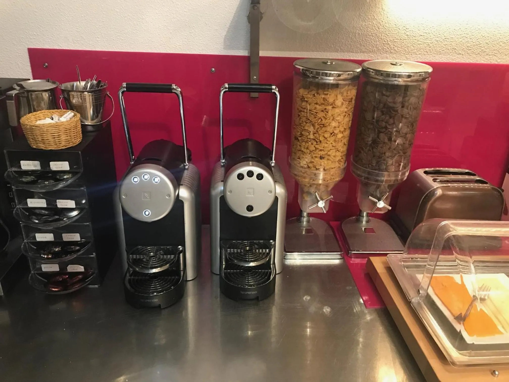 Breakfast in Le President-Gare Nimes Pont Du Gard