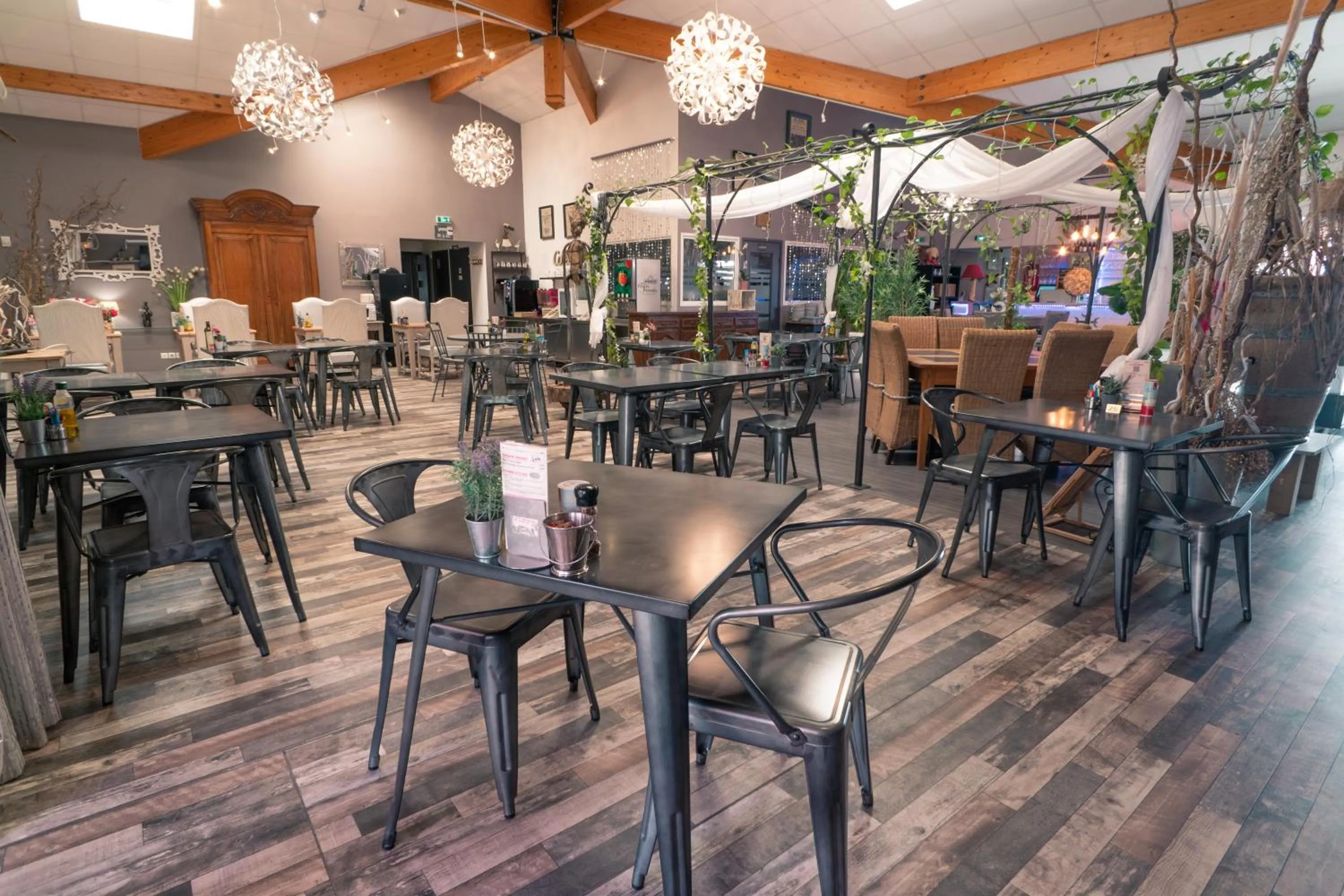 Le President-Gare Nimes Pont Du Gard