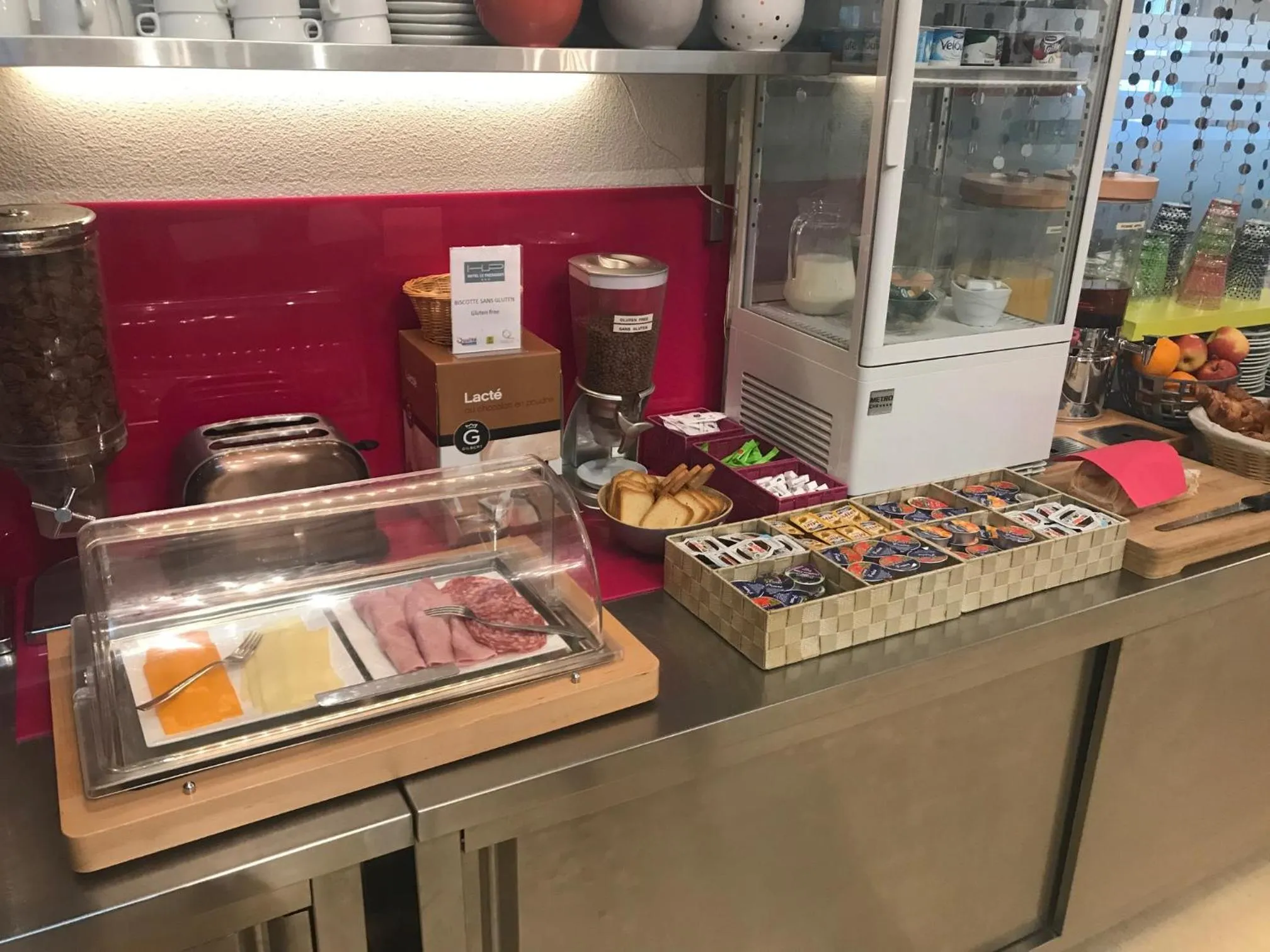 Breakfast in Le President-Gare Nimes Pont Du Gard