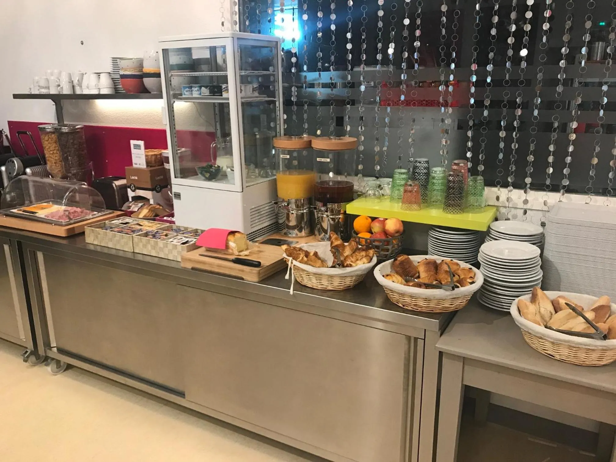 Breakfast in Le President-Gare Nimes Pont Du Gard