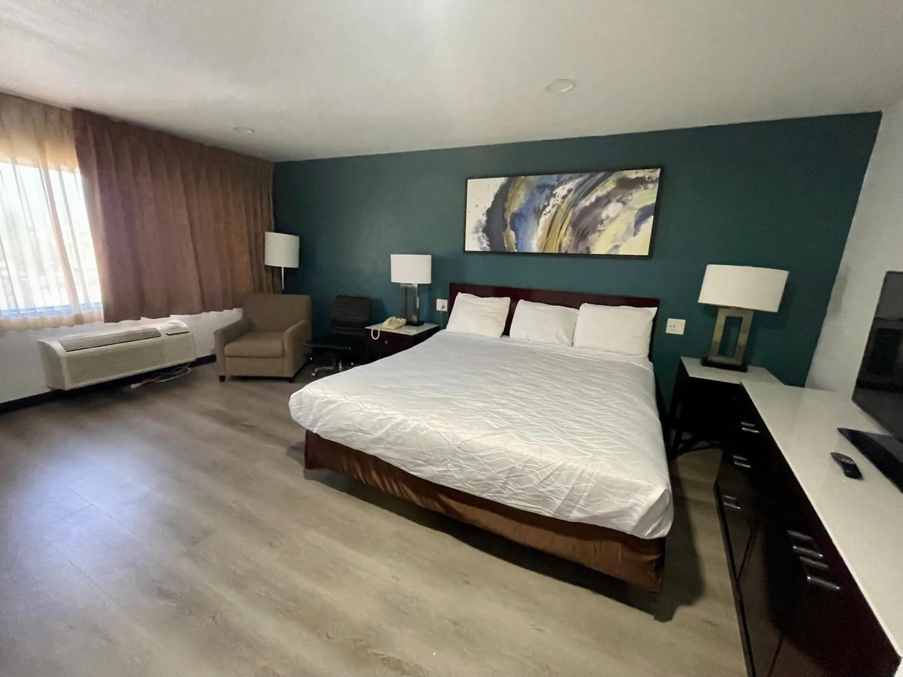 Bed in Studio 6 San Pedro, CA Port of Los Angeles