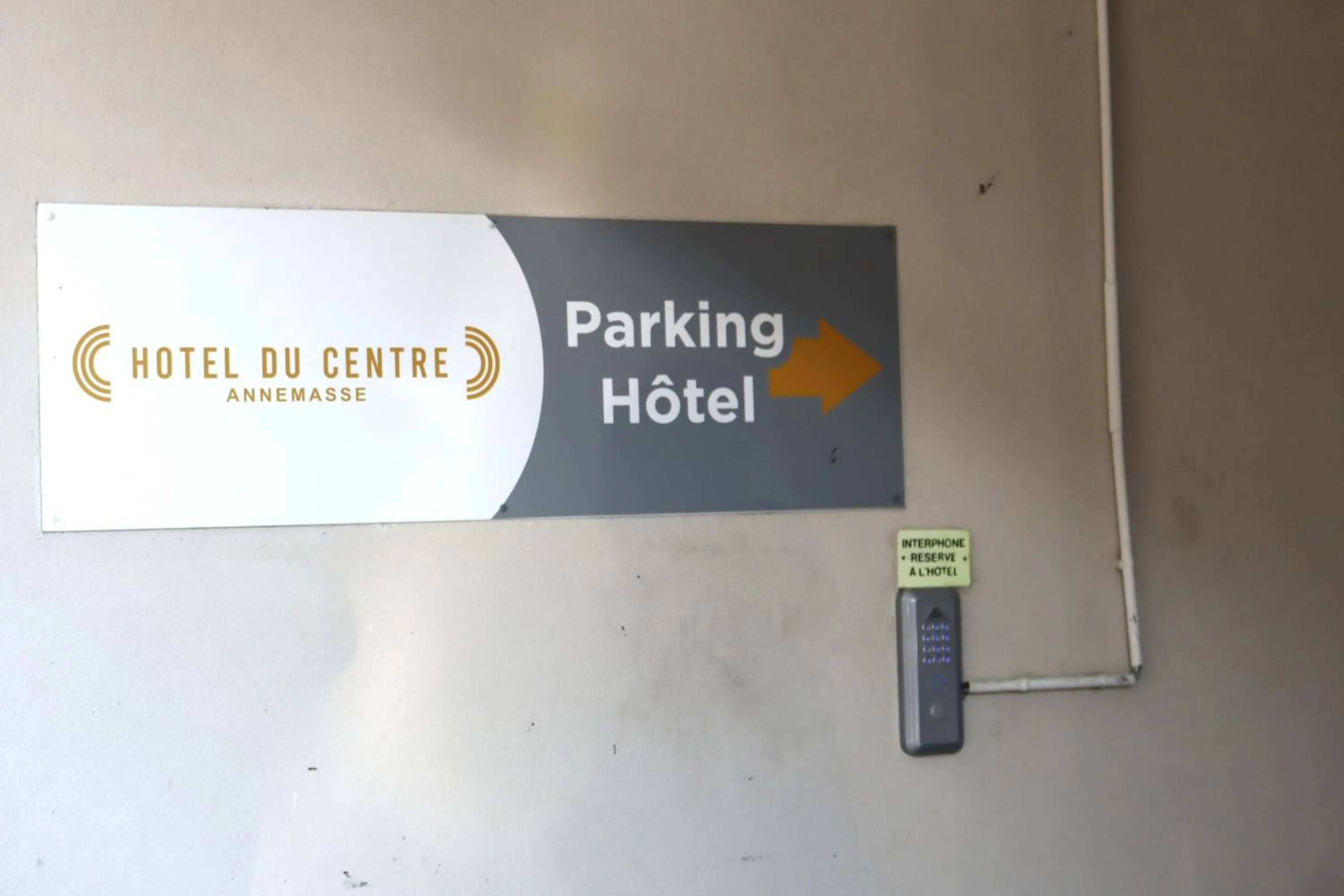 Parking in Hôtel Du Centre Annemasse