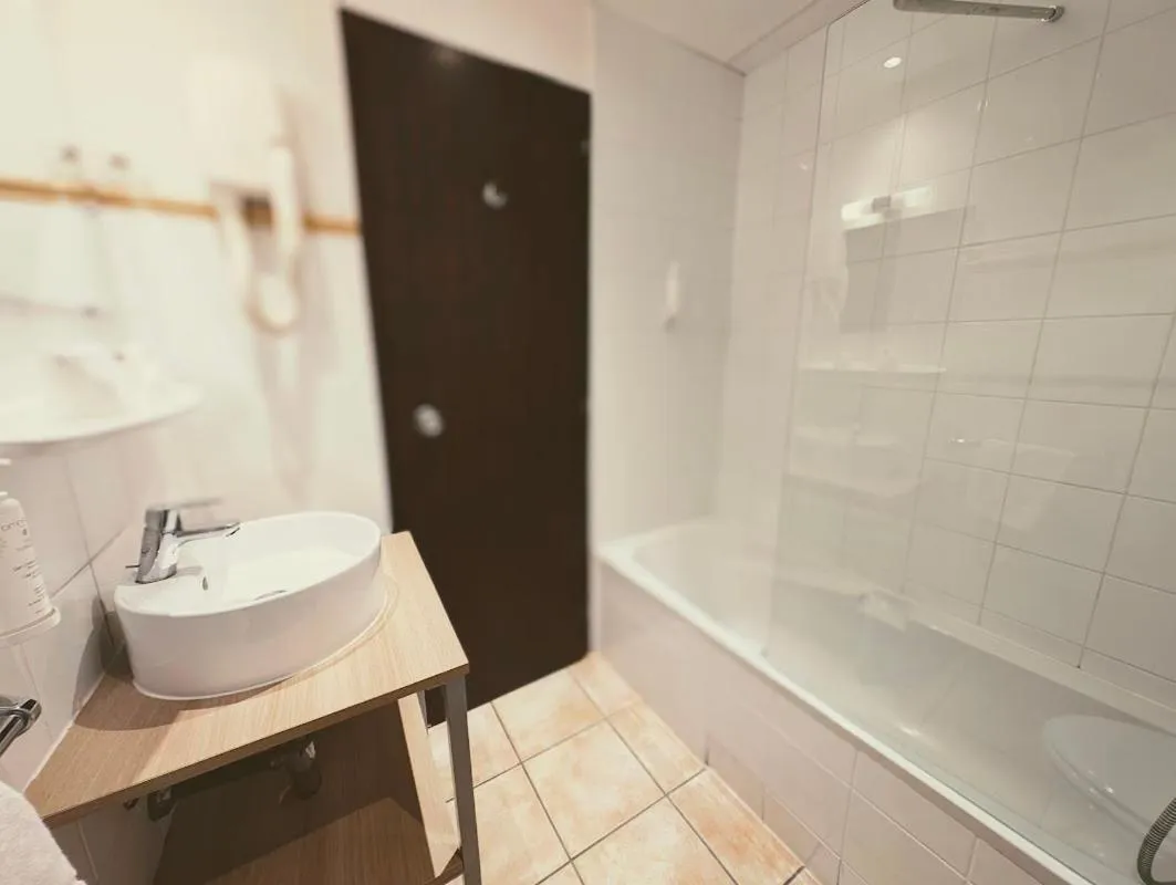 Bathroom in Hôtel Du Centre Annemasse