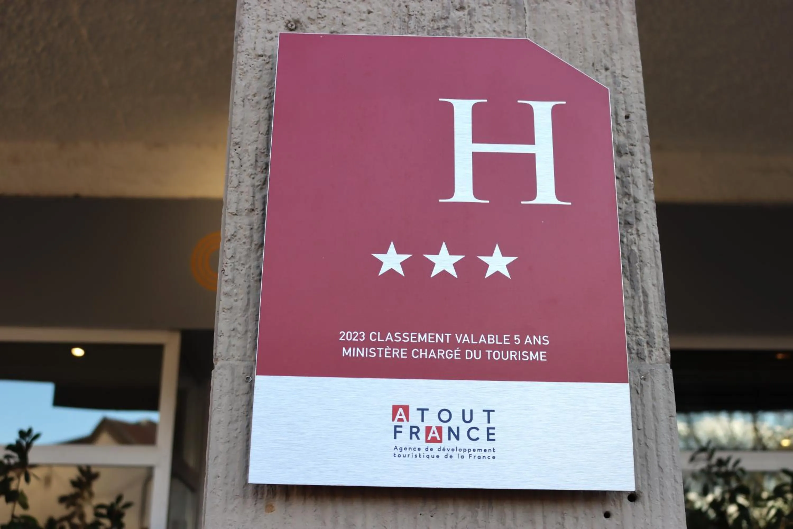 Logo/Certificate/Sign in Hôtel Du Centre Annemasse