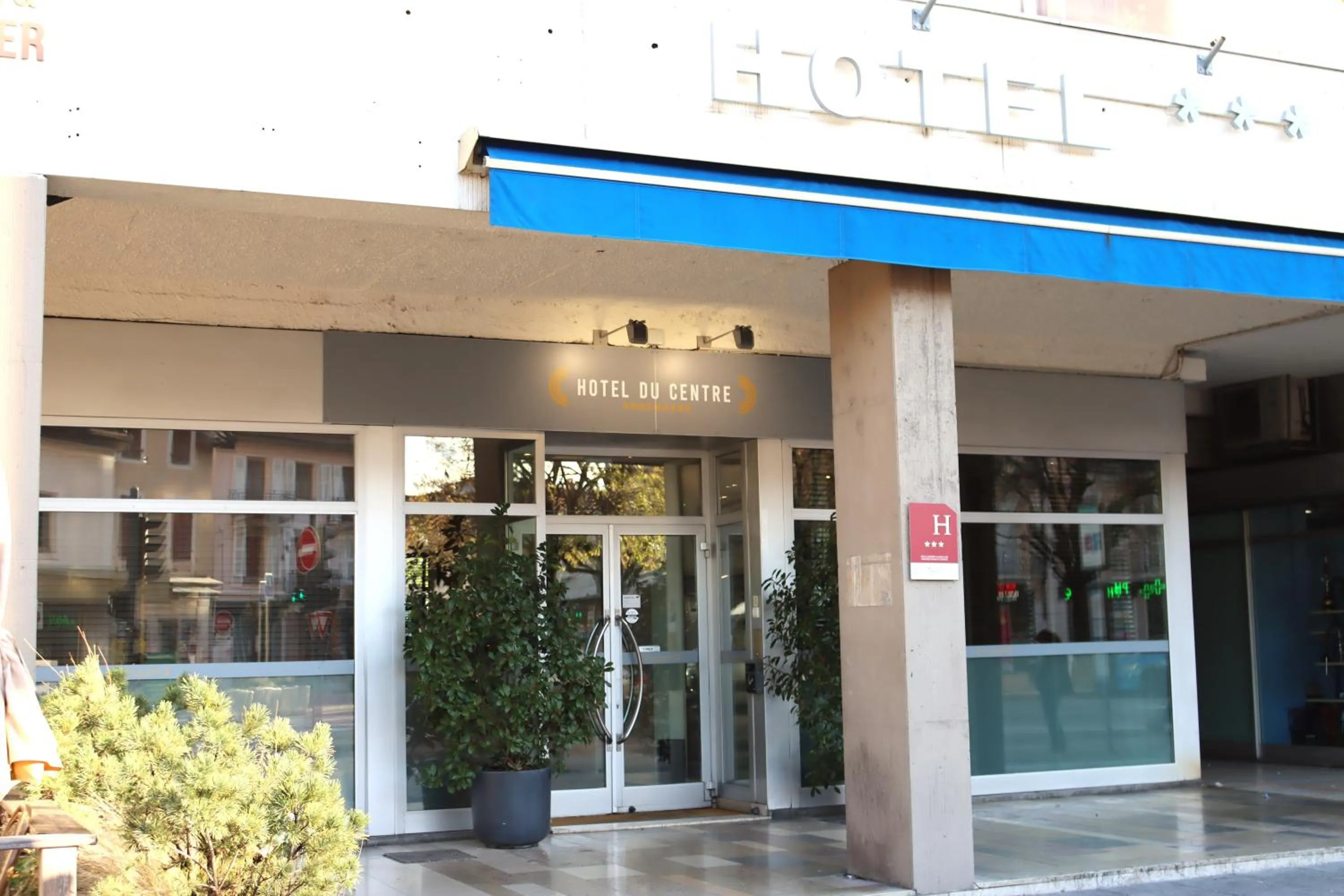 Facade/entrance in Hôtel Du Centre Annemasse