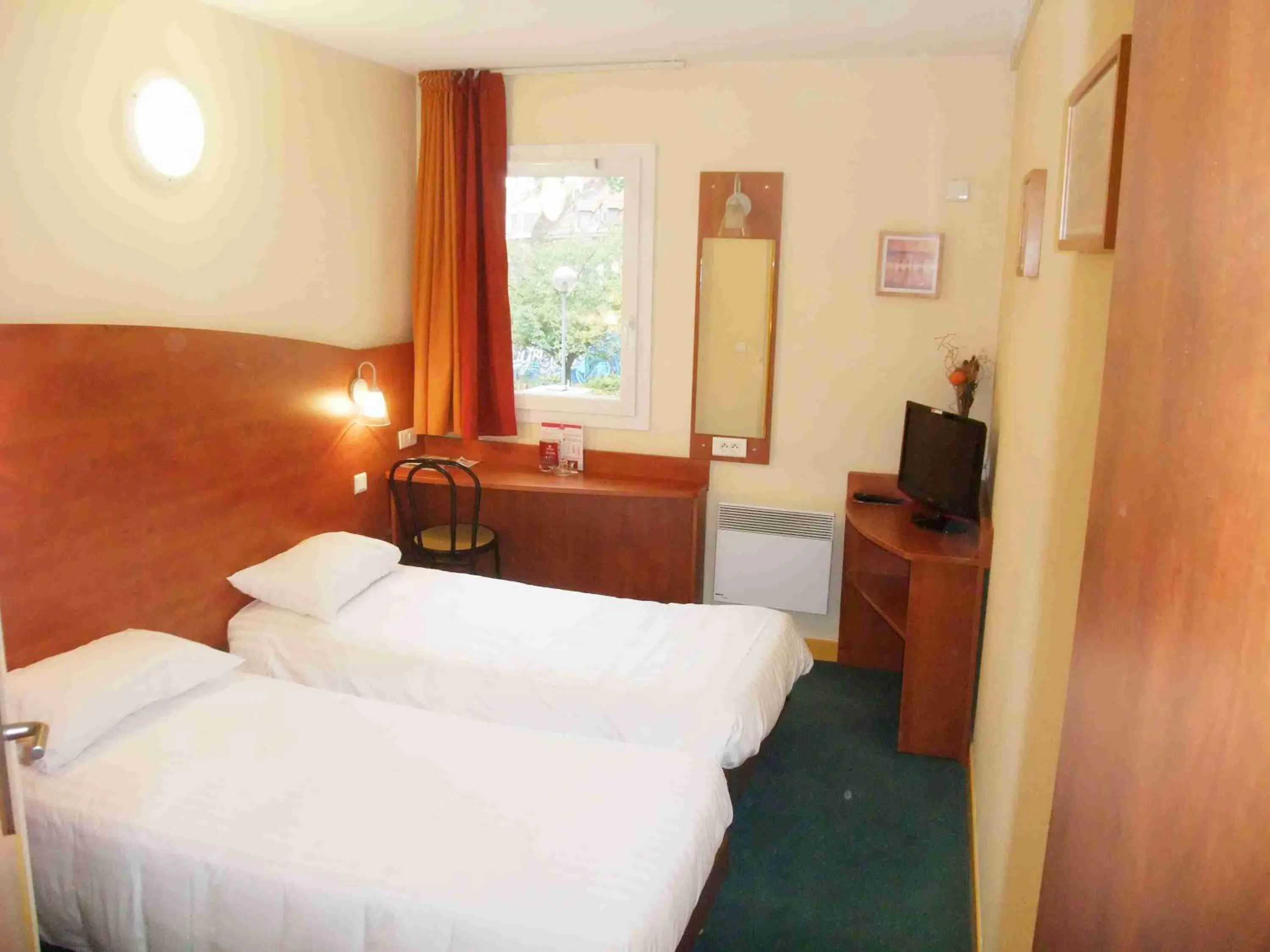 Day, Bed in Adams Hotel