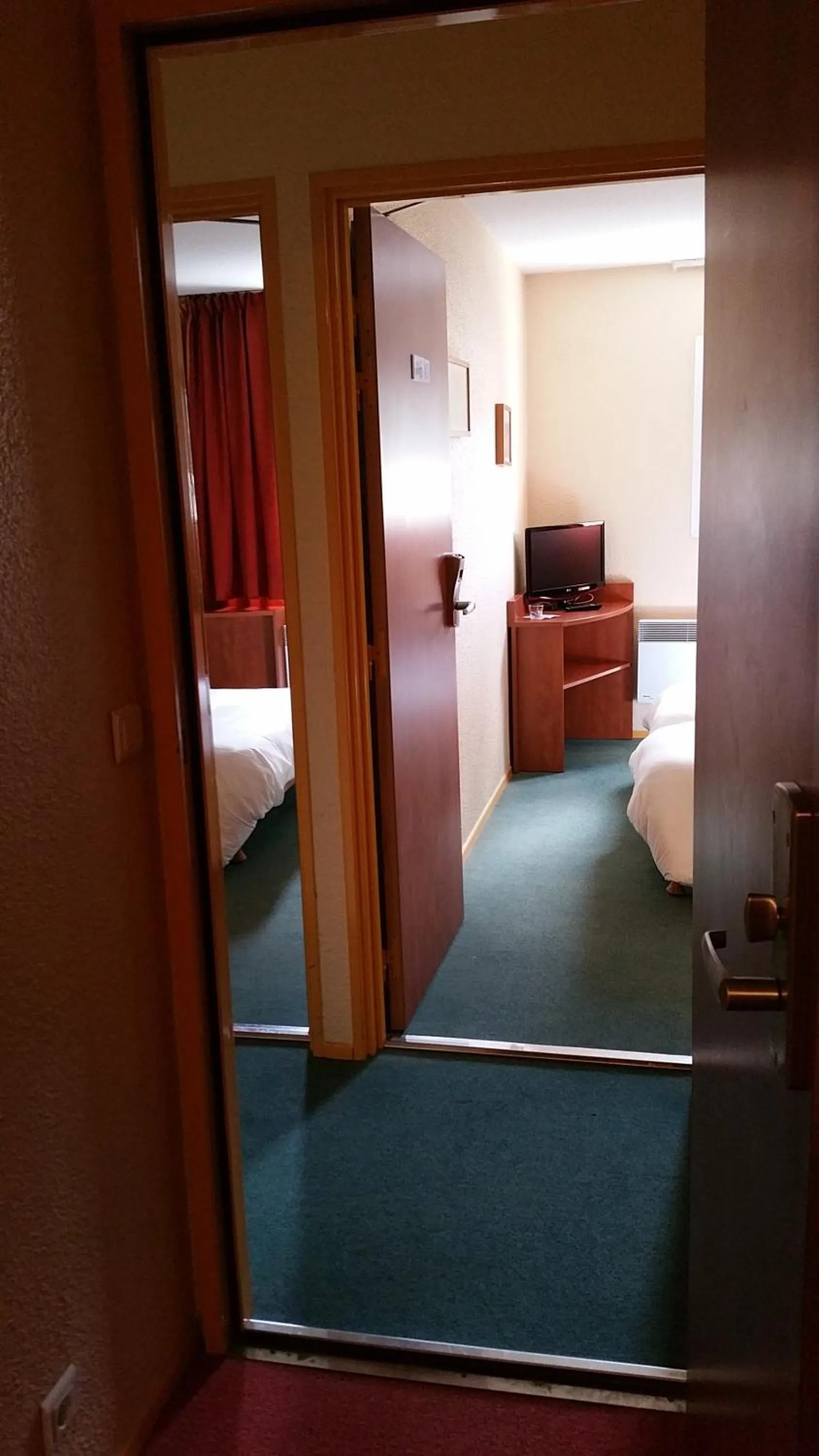 Photo of the whole room, Bed in Adams Hotel