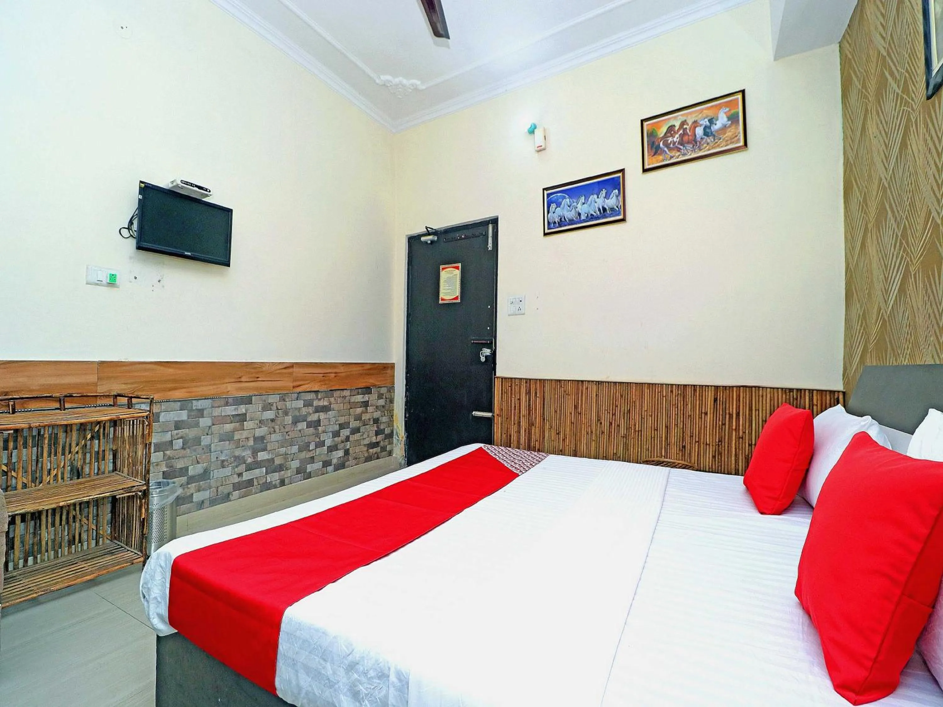 Bedroom, Bed in Hotel O Welcome Lounge