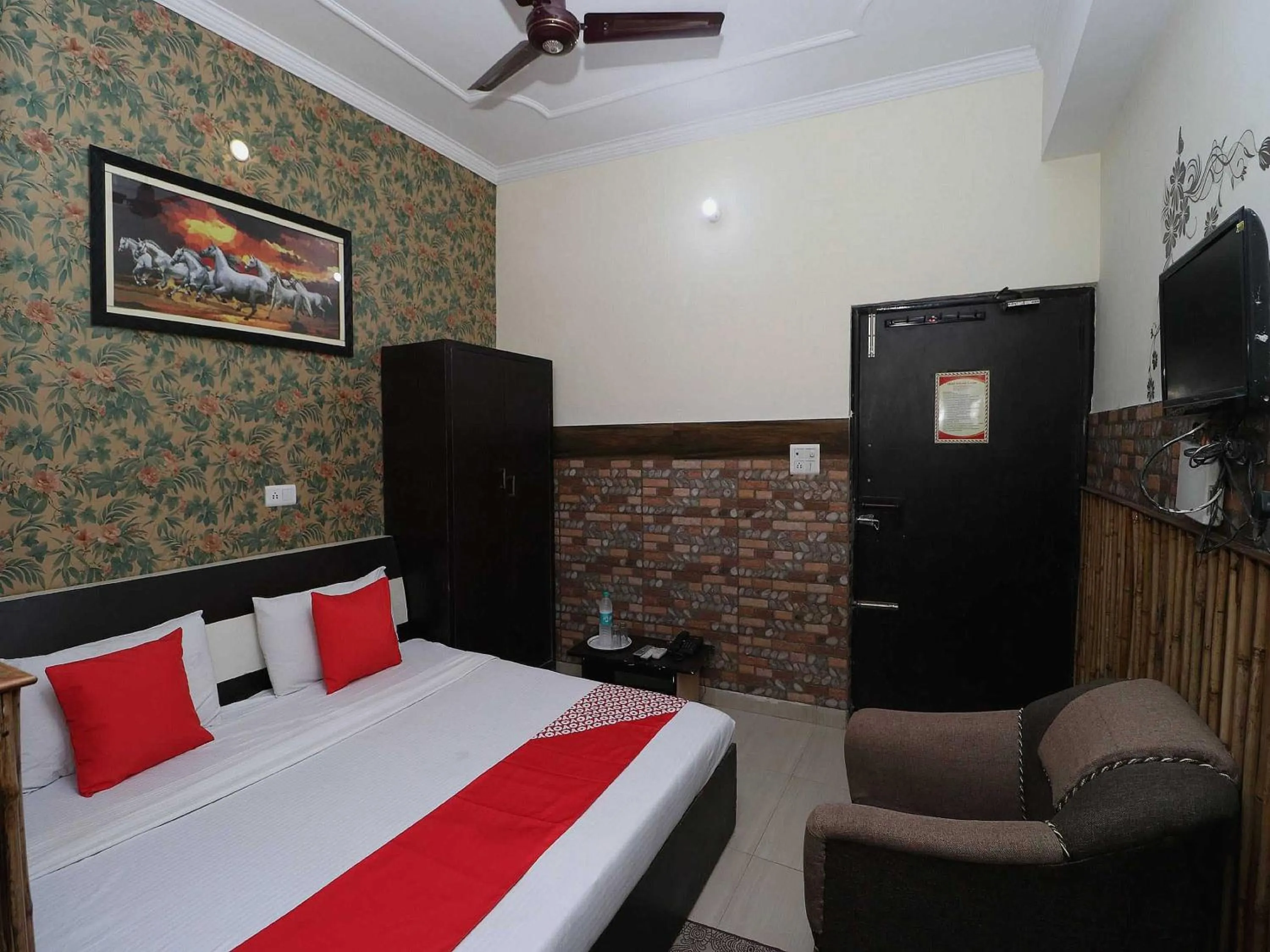 Bedroom, Bed in Hotel O Welcome Lounge