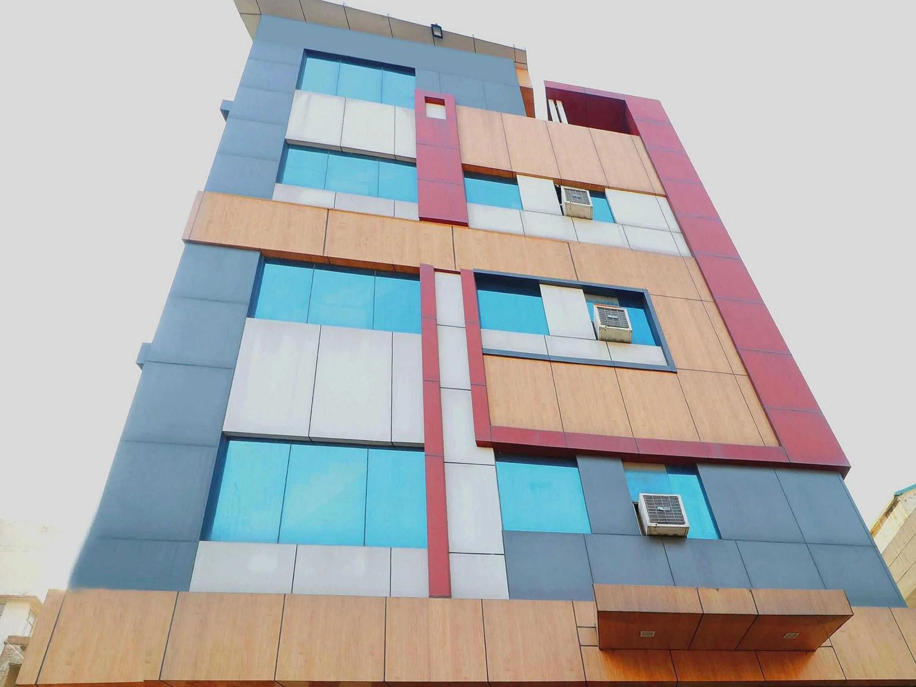 Facade/entrance in Hotel O Welcome Lounge