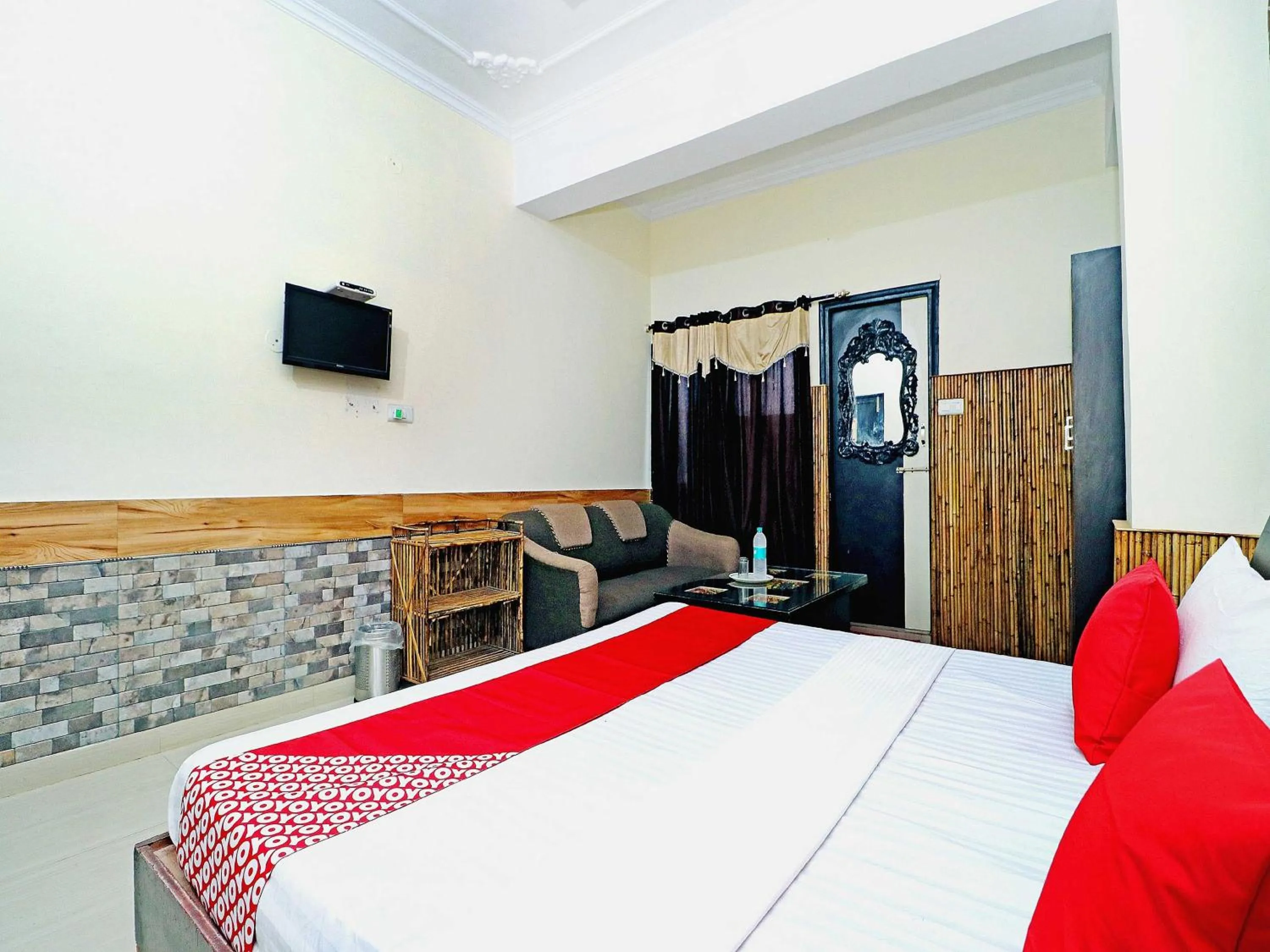 Bedroom, Bed in Hotel O Welcome Lounge