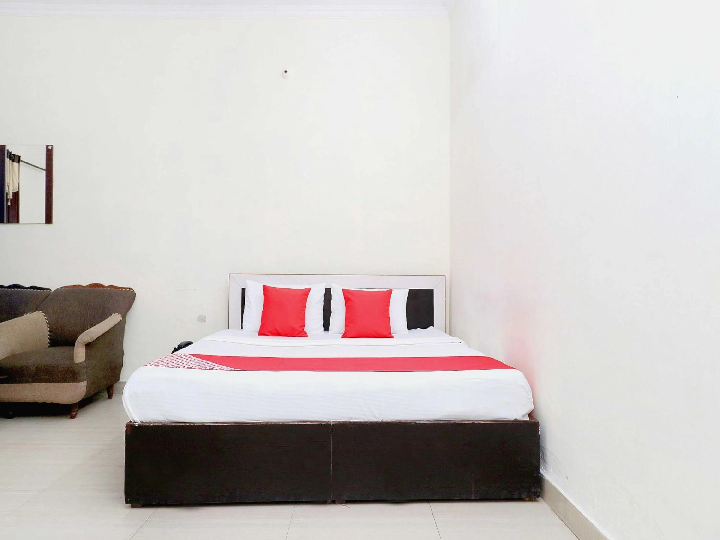 Bedroom, Bed in Hotel O Welcome Lounge