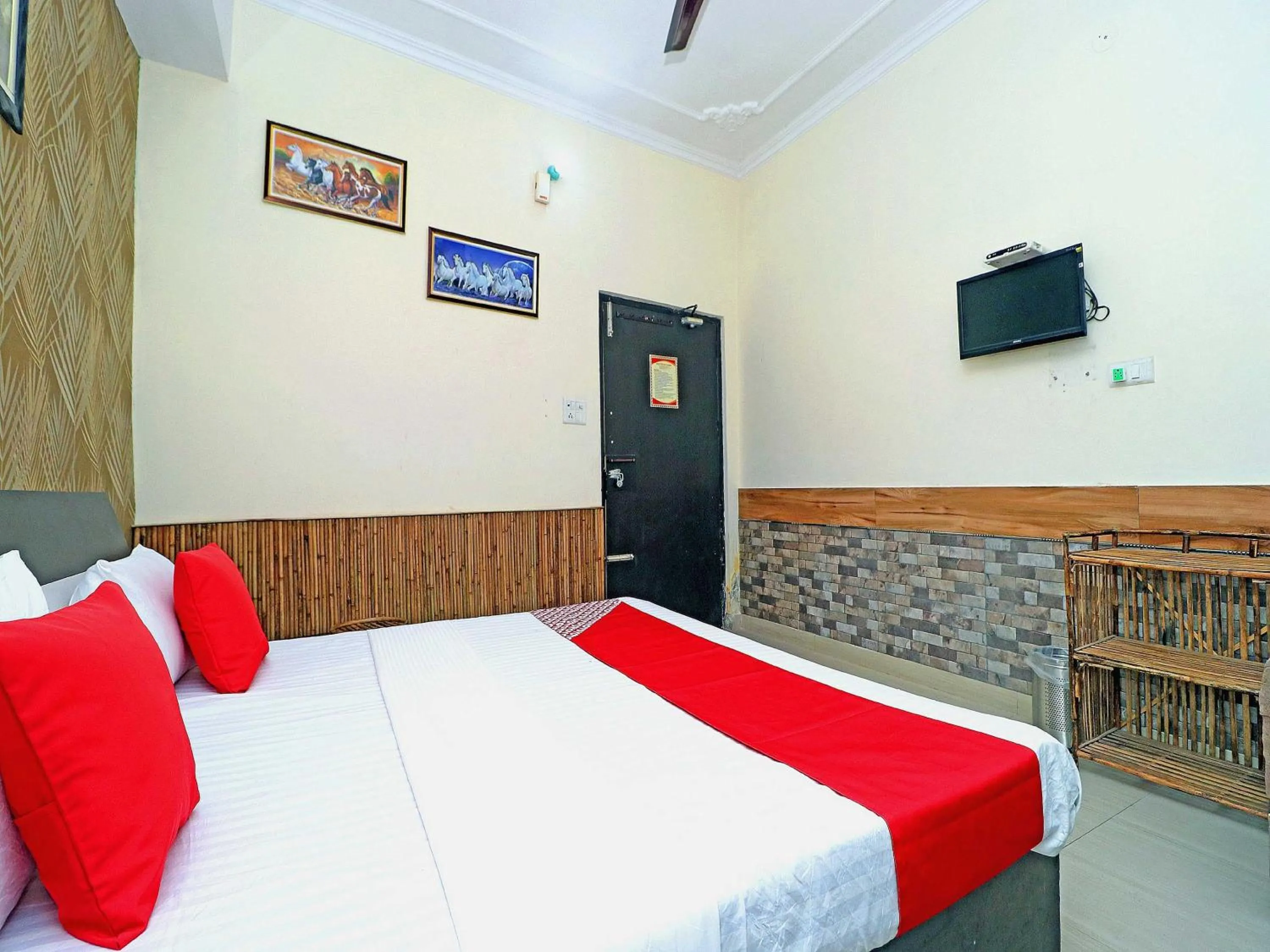 Bedroom, Bed in Hotel O Welcome Lounge