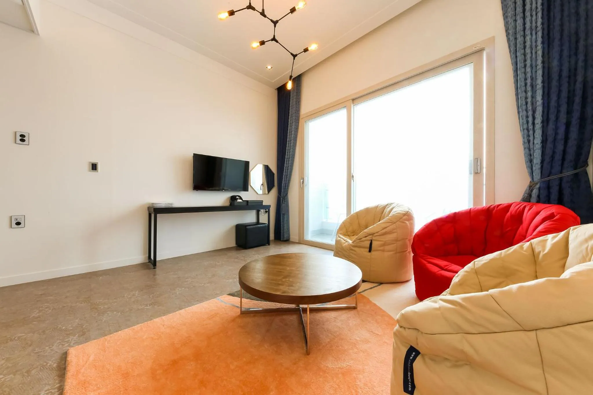 TV and multimedia in Merrymud Hotel