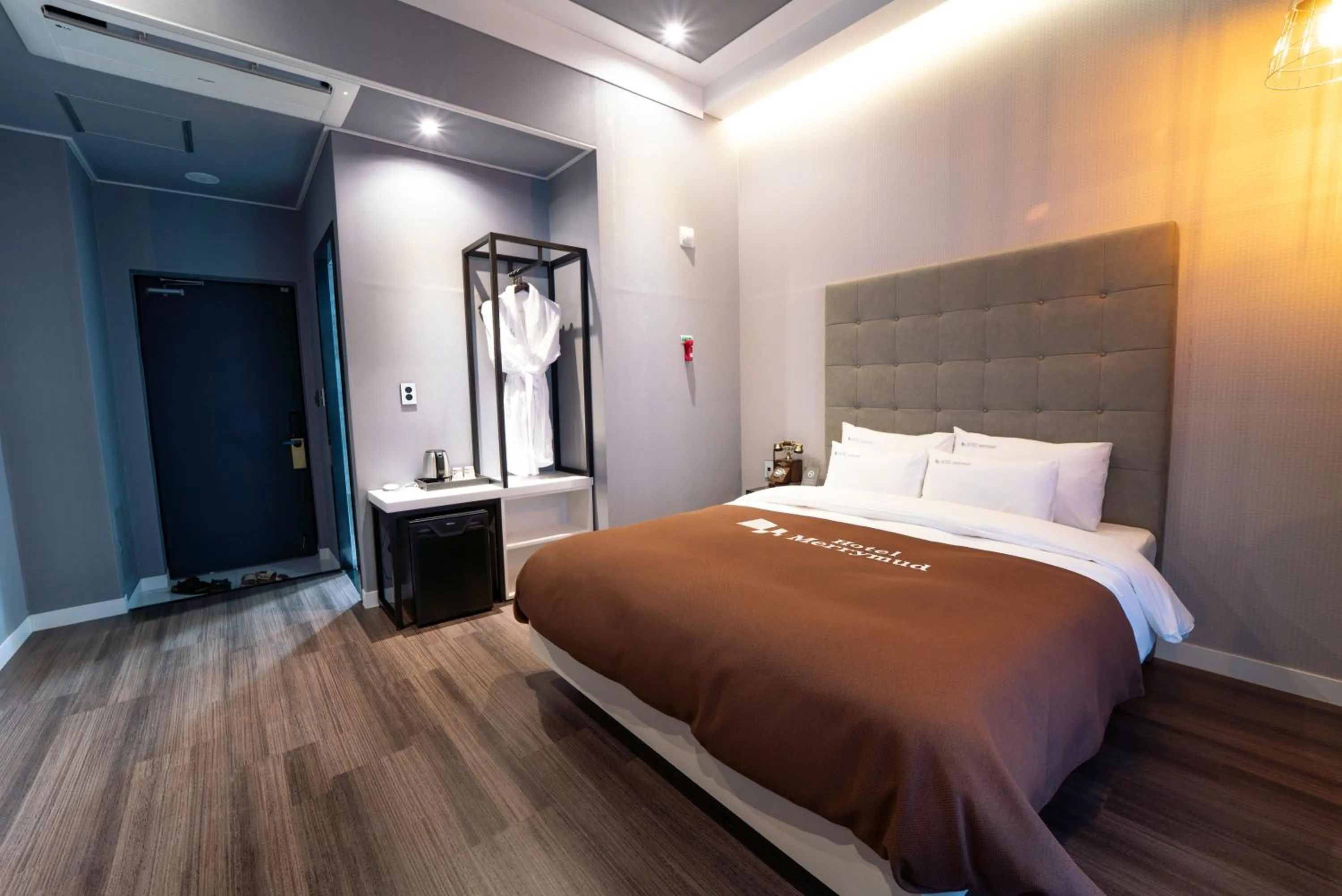 Bed in Merrymud Hotel