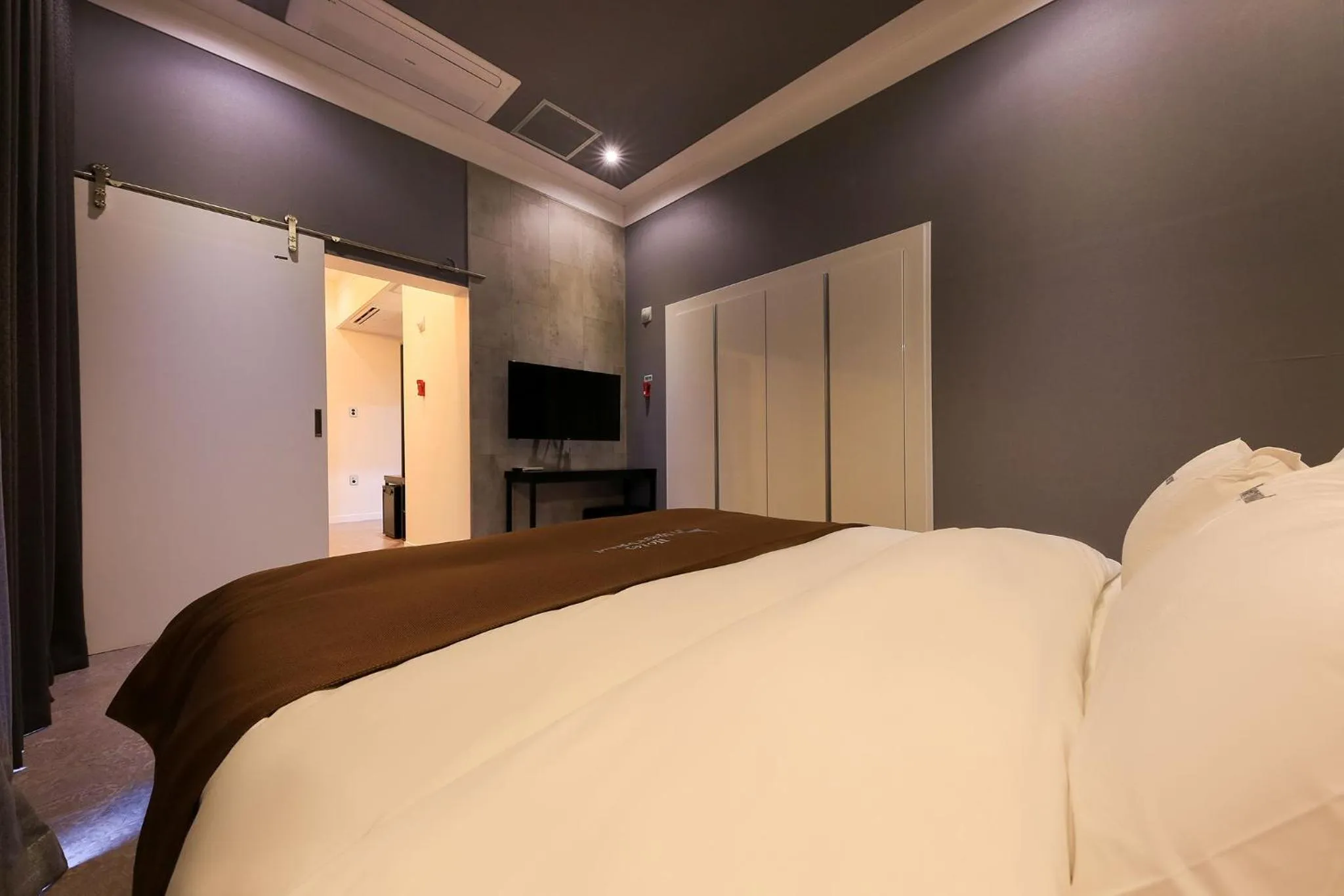 Bed in Merrymud Hotel