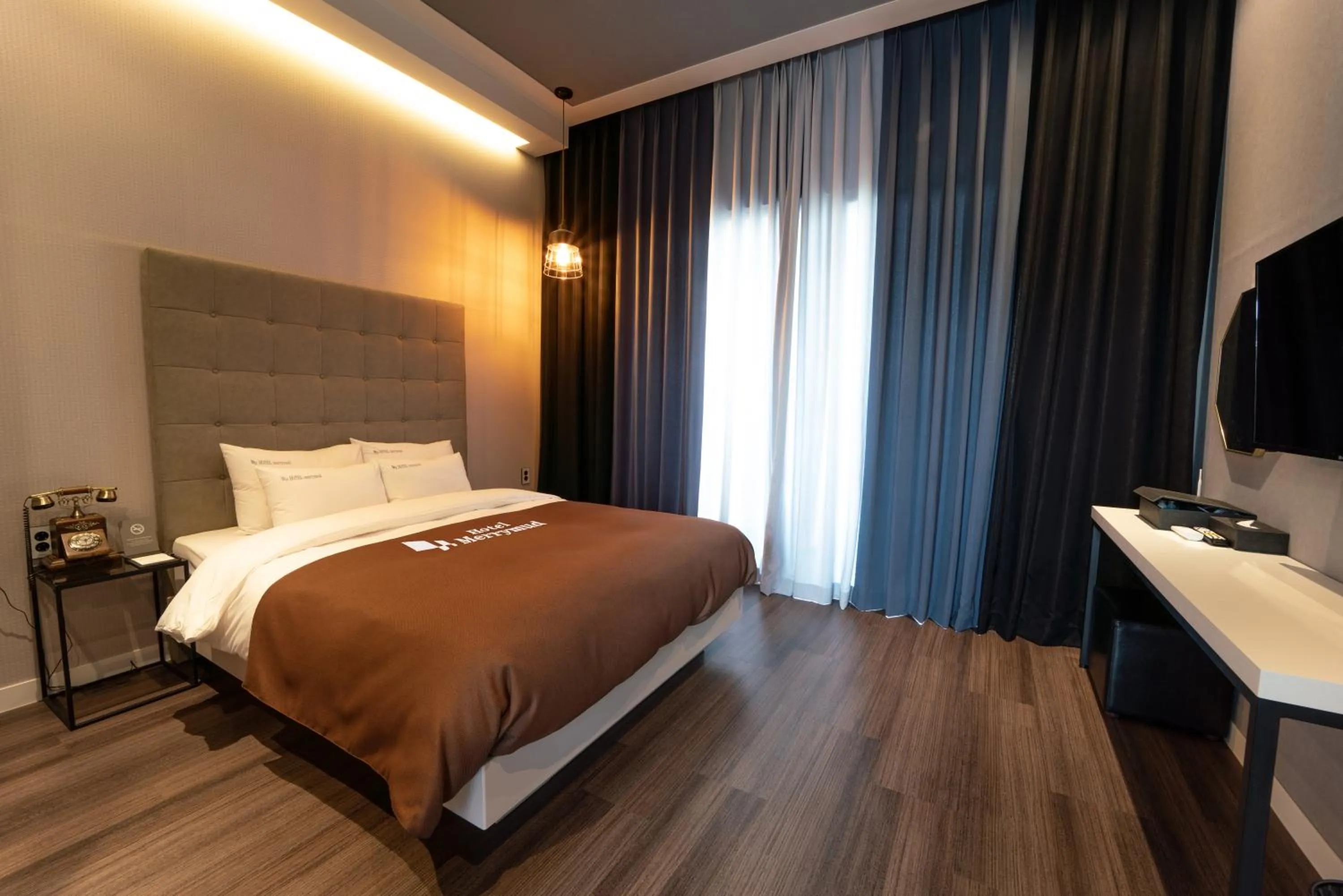 Bed in Merrymud Hotel