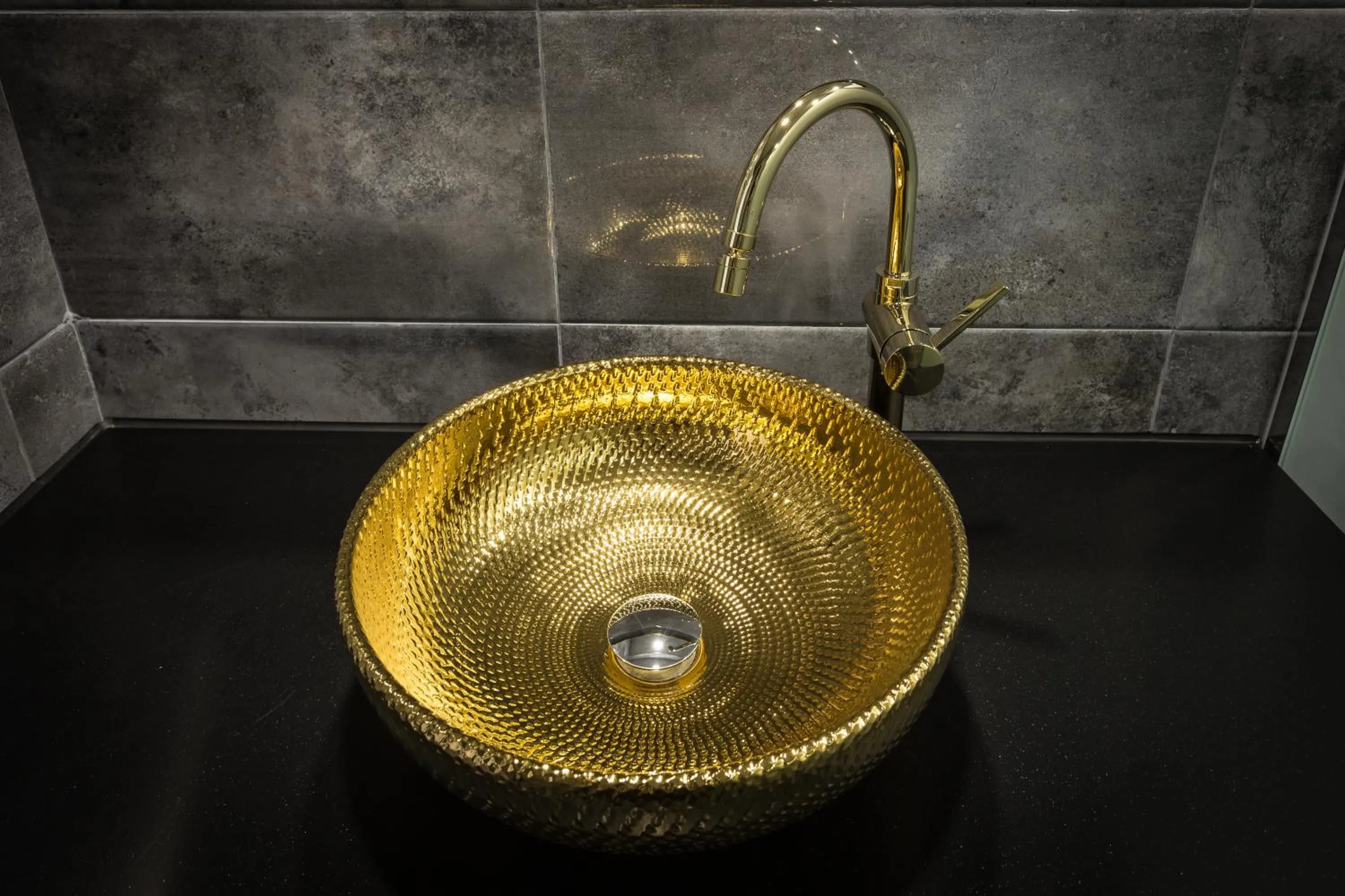 Shower in Merrymud Hotel