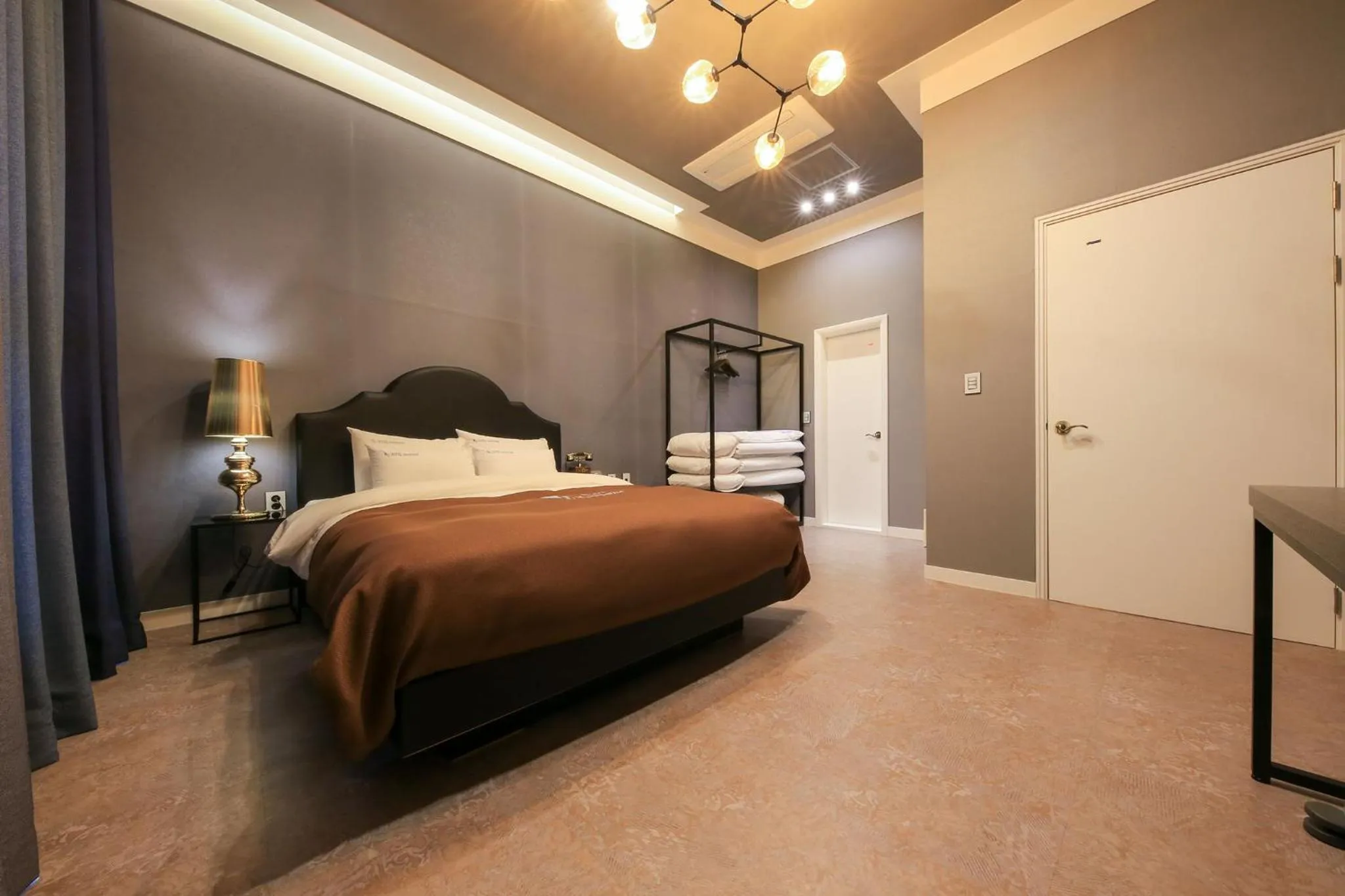 Bed in Merrymud Hotel