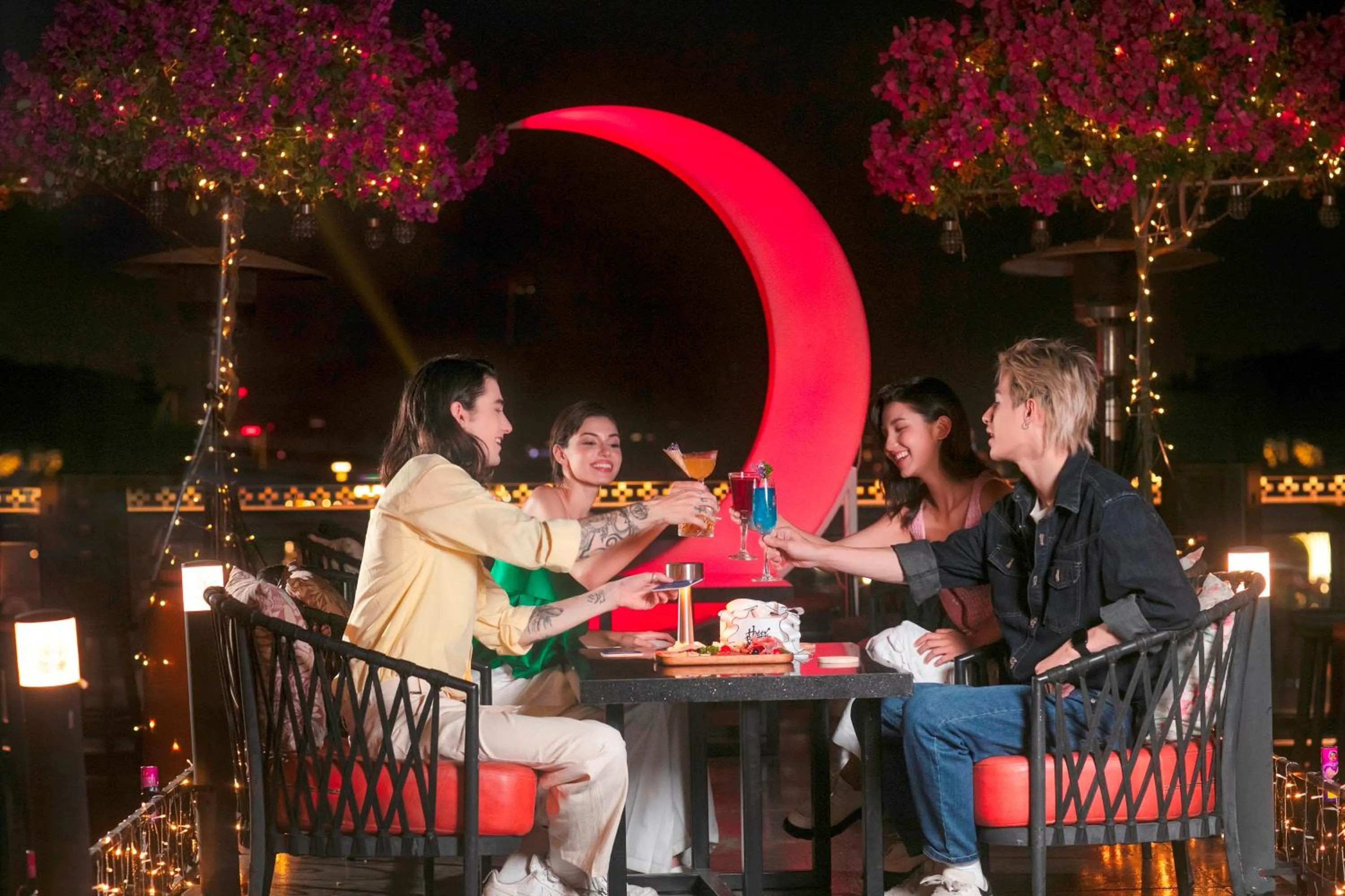 Restaurant/places to eat in Aurora Premium - A Lifestyle Hotel