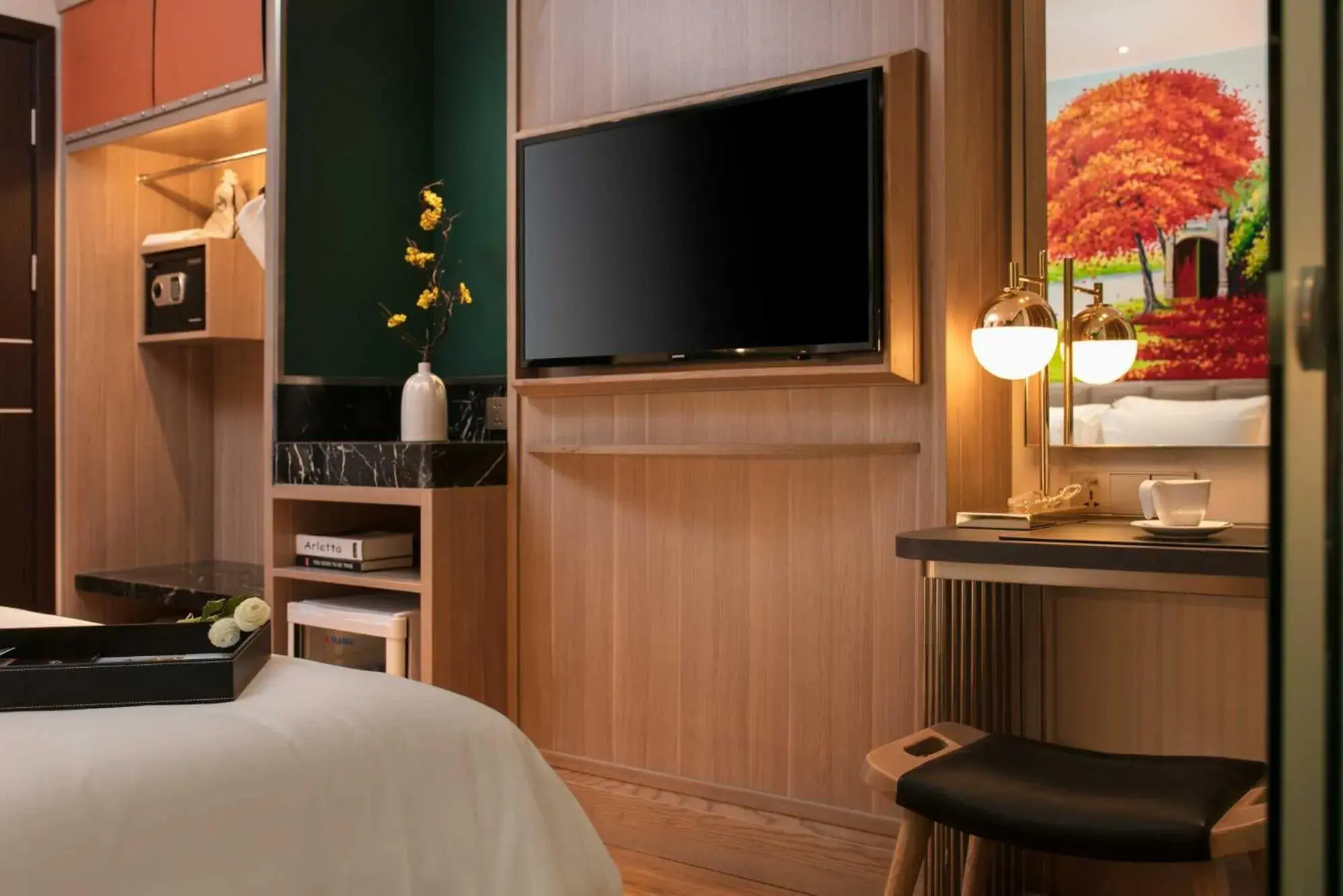 safe, Bed in Aurora Premium - A Lifestyle Hotel safe, Bed in Aurora Premium - A Lifestyle Hotel