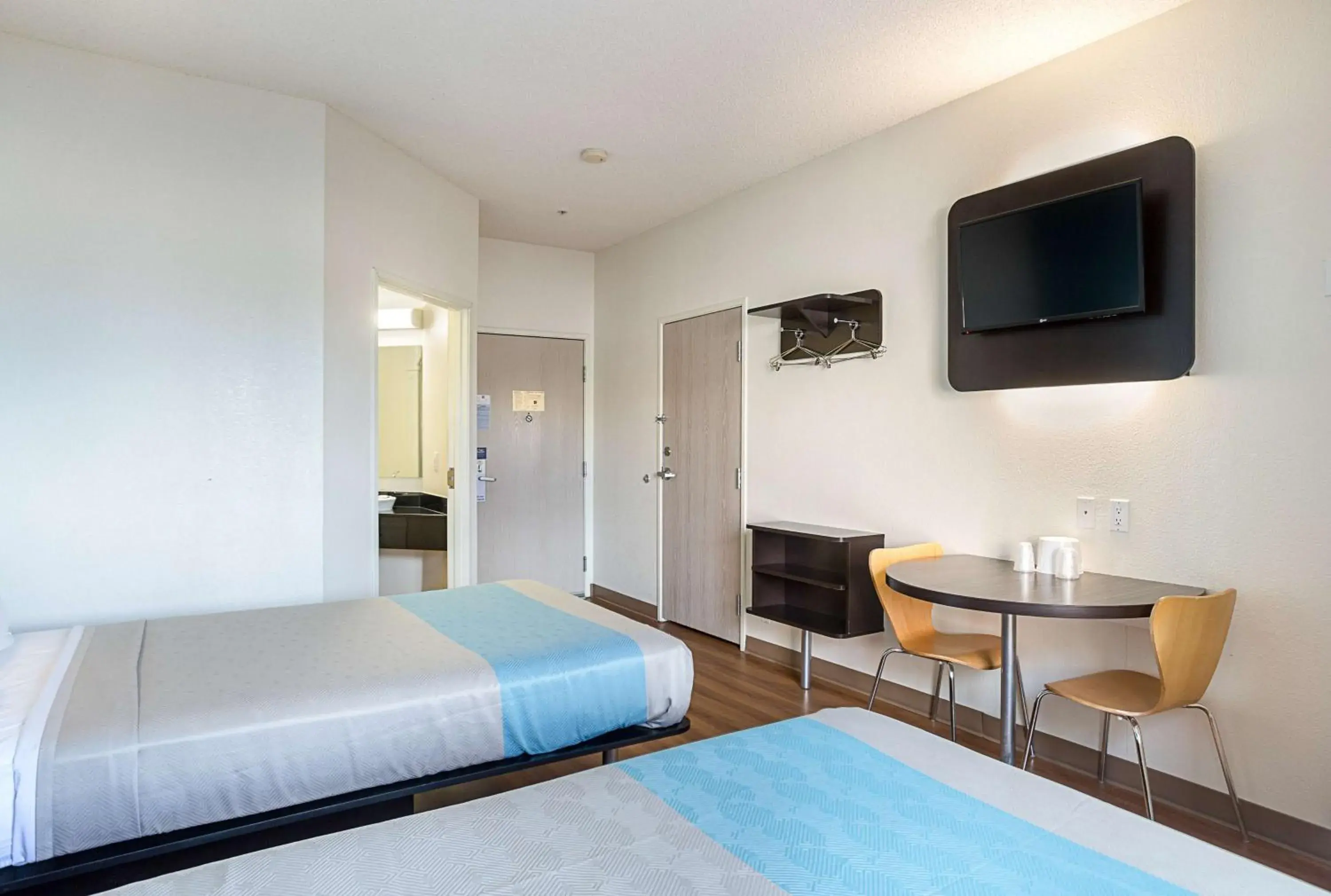 Quadruple Room - Non-Smoking in Motel 6-Page, AZ Quadruple Room - Non-Smoking in Motel 6-Page, AZ