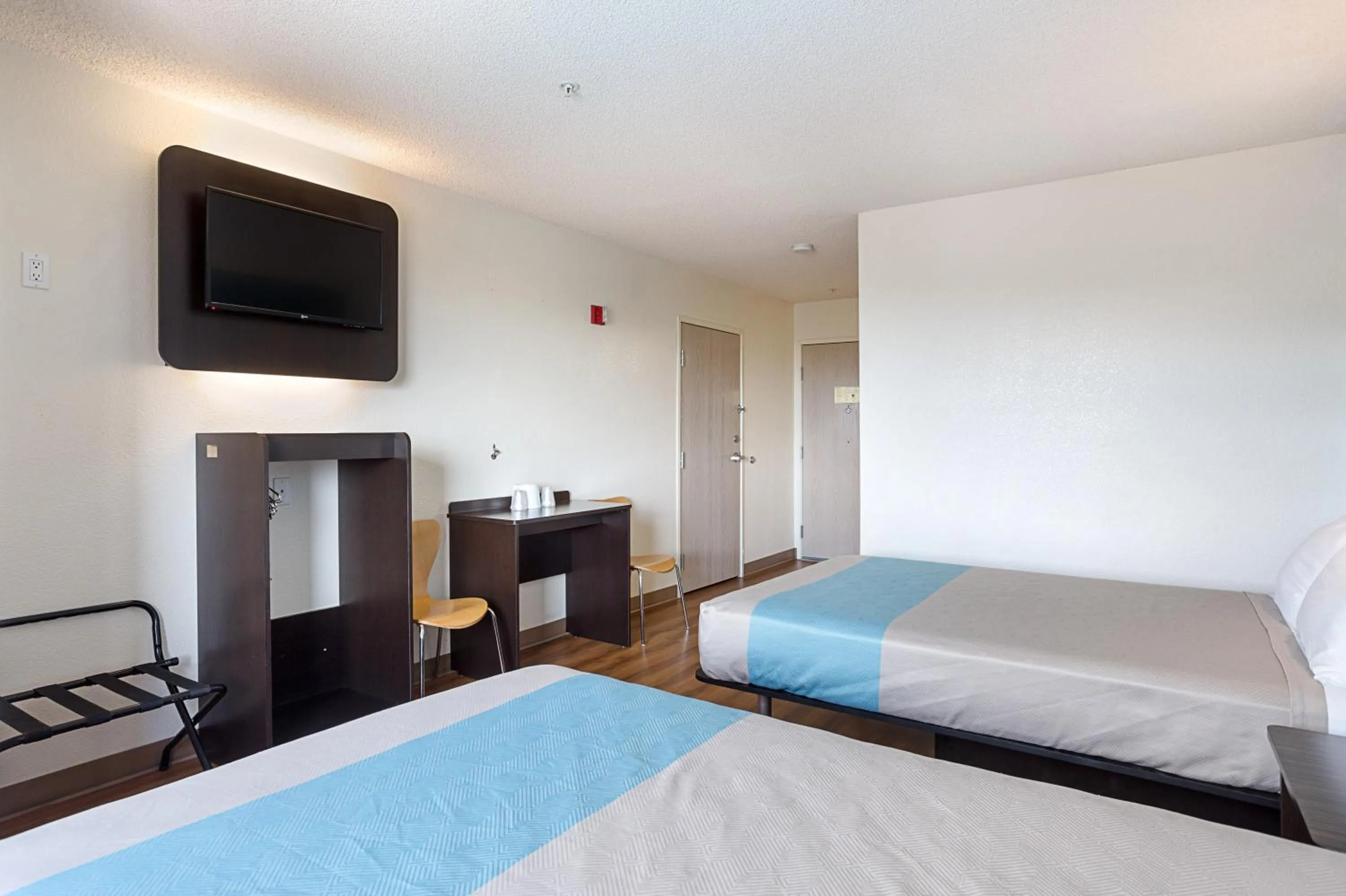 Bedroom, Bed in Motel 6-Page, AZ