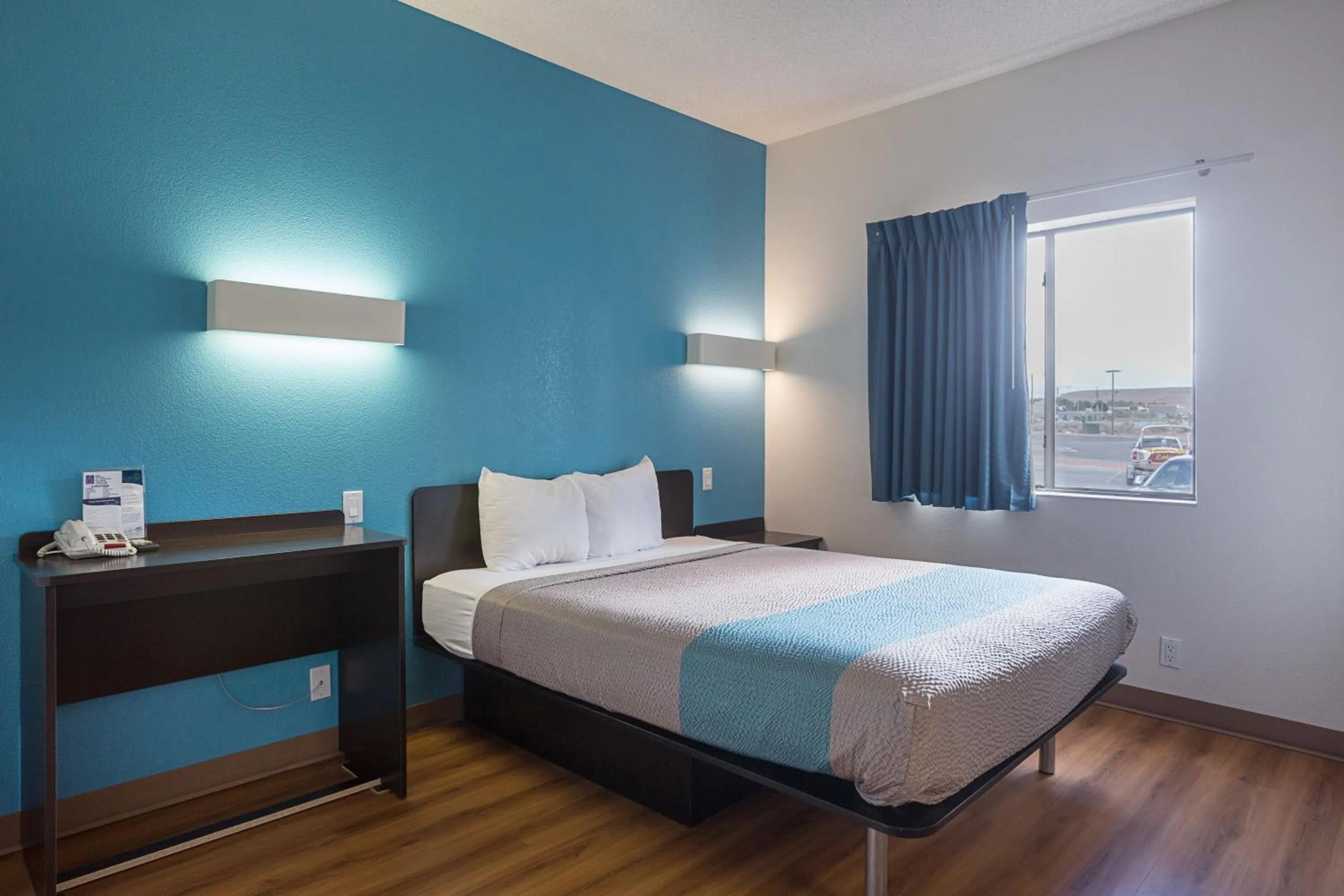 Bedroom, Bed in Motel 6-Page, AZ