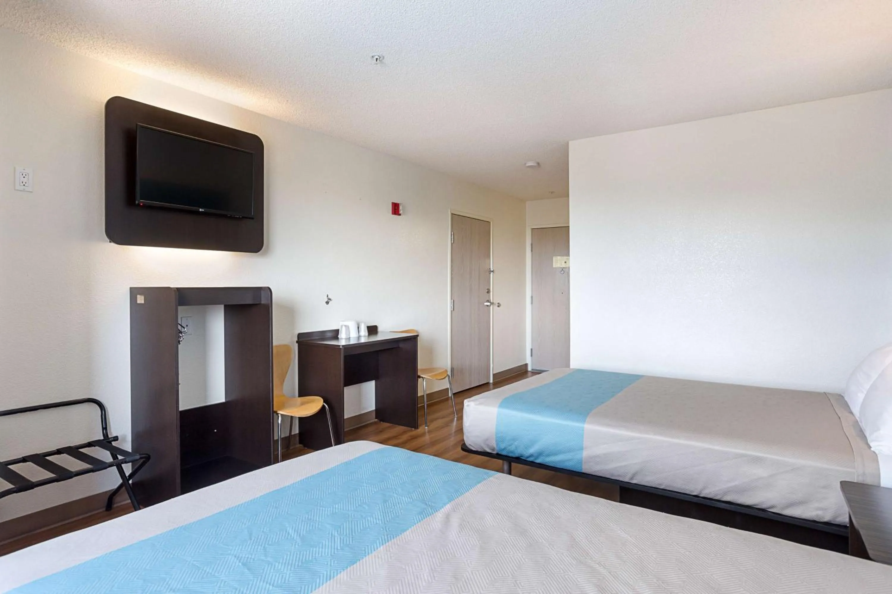 TV and multimedia, Bed in Motel 6-Page, AZ