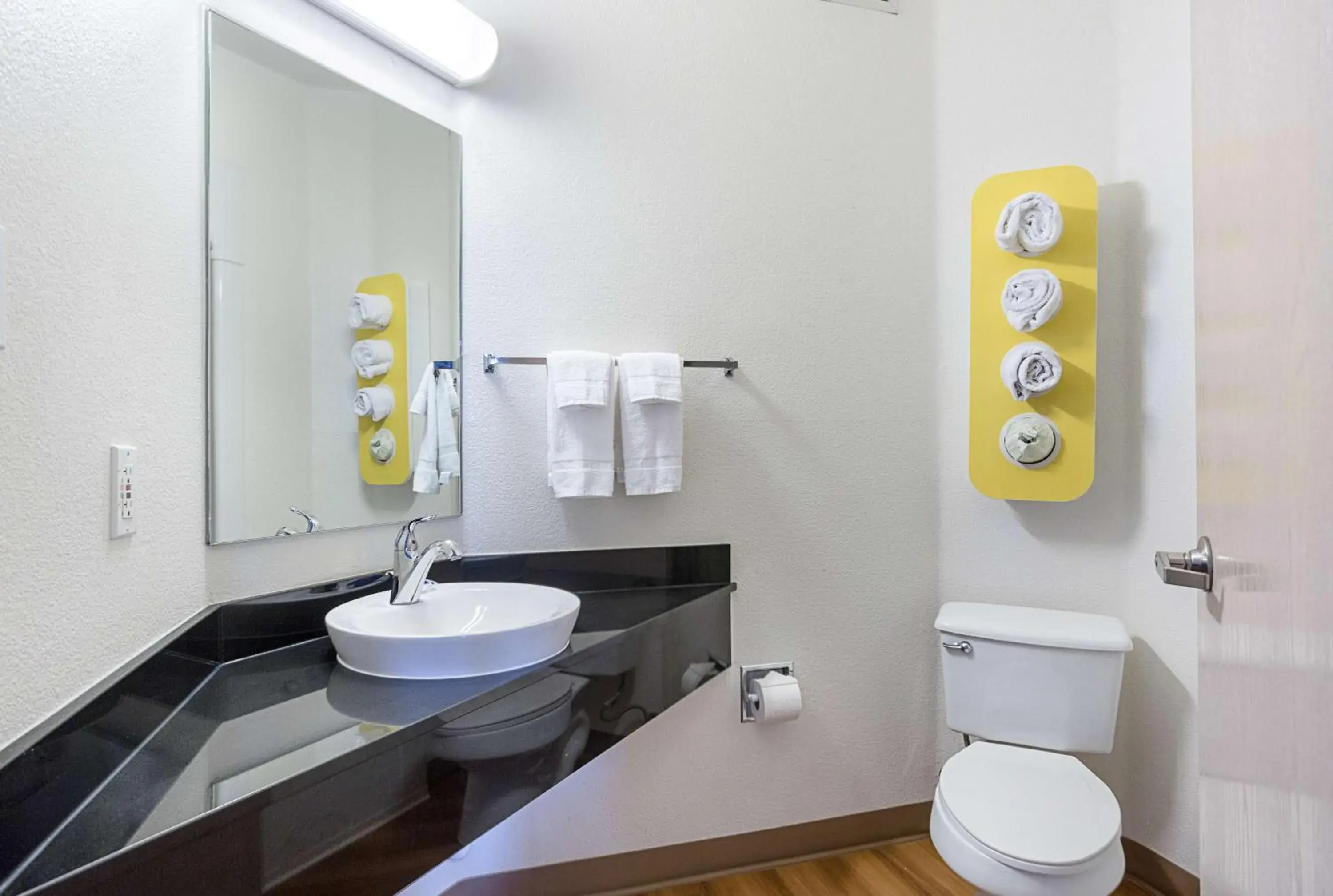 Queen Room - Non-Smoking in Motel 6-Page, AZ Queen Room - Non-Smoking in Motel 6-Page, AZ