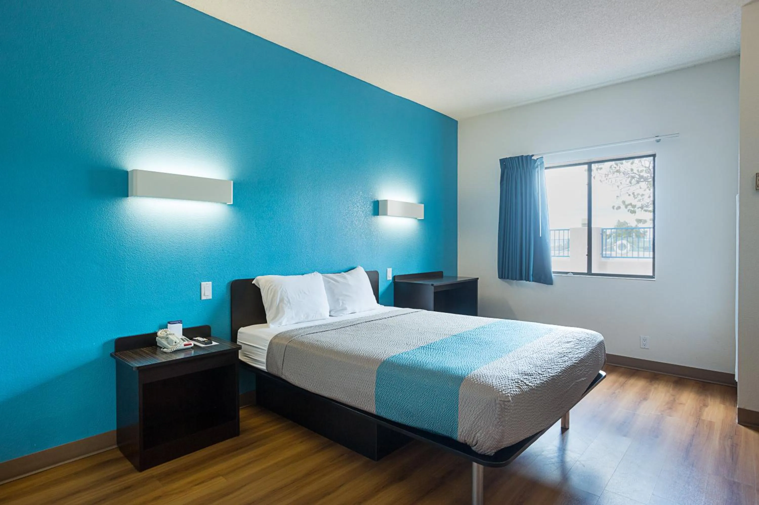 Bedroom, Bed in Motel 6-Page, AZ