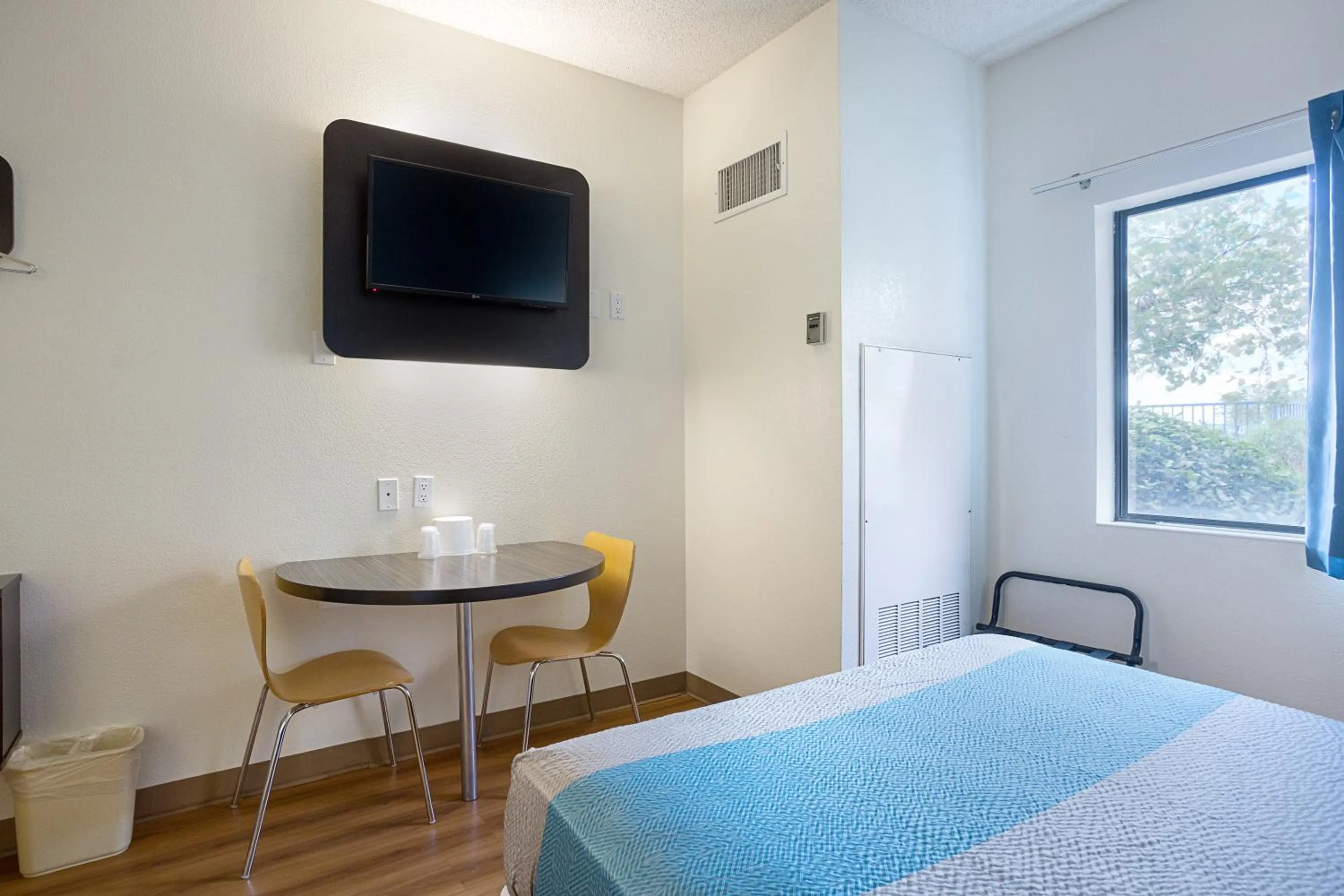 Bedroom, Bed in Motel 6-Page, AZ