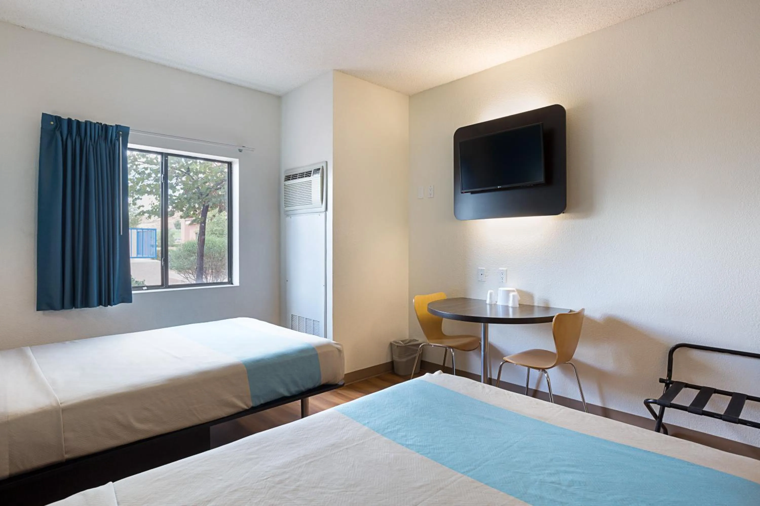 Bedroom, Bed in Motel 6-Page, AZ