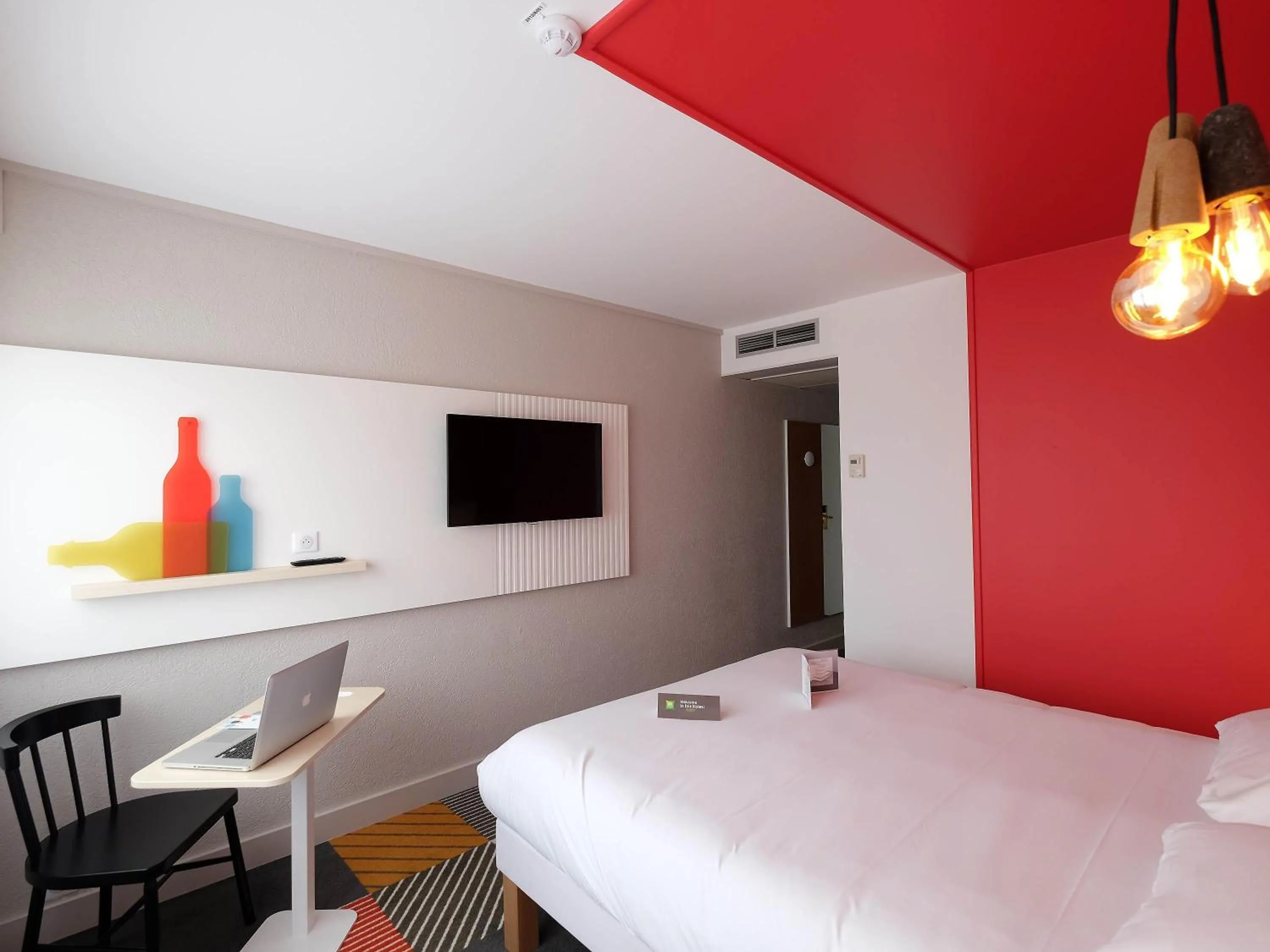 Bedroom, Bed in Hôtel ibis Styles Auxerre Nord