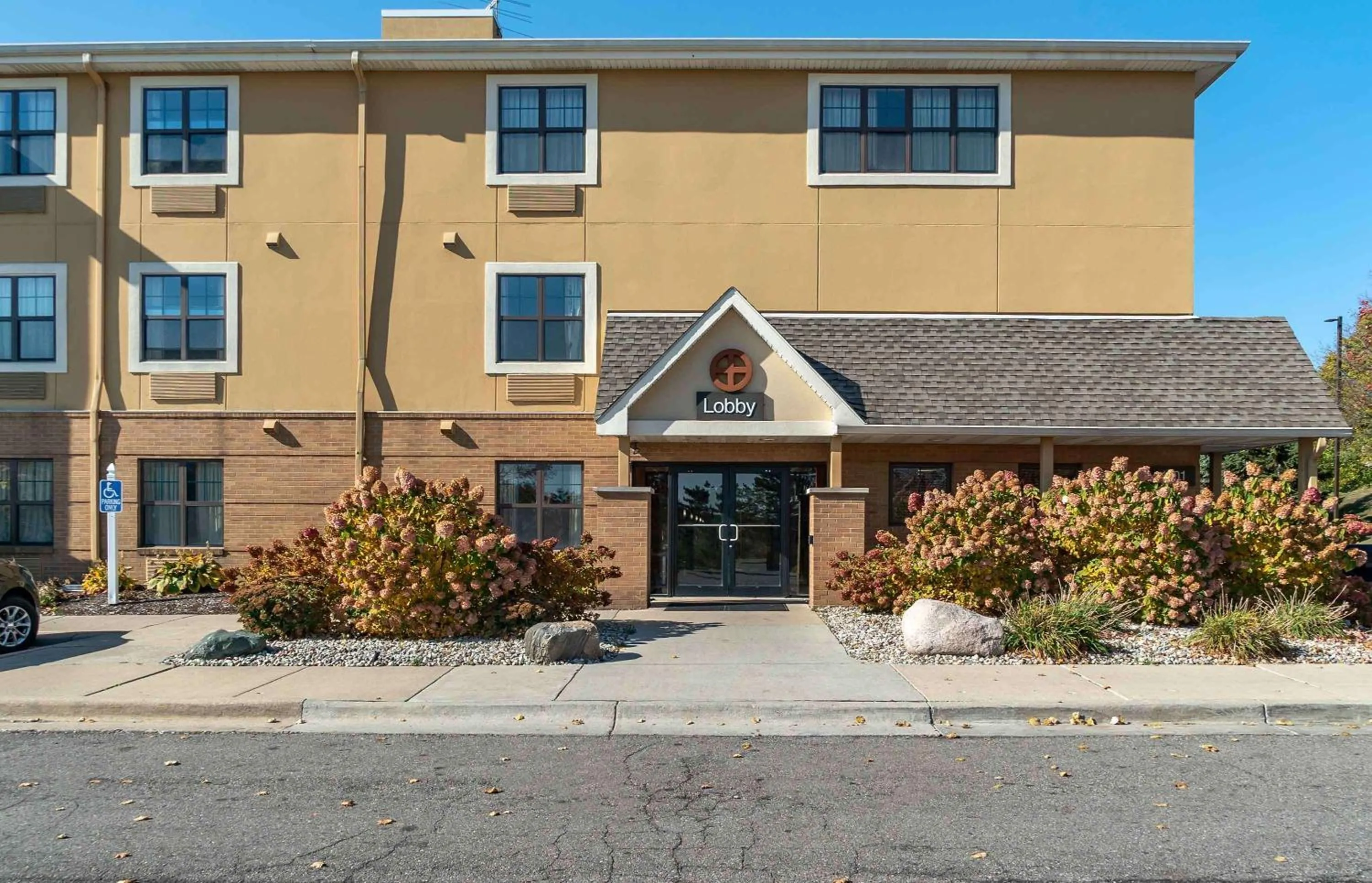 Property building in Extended Stay America Suites - Detroit - Ann Arbor - Briarwood Mall