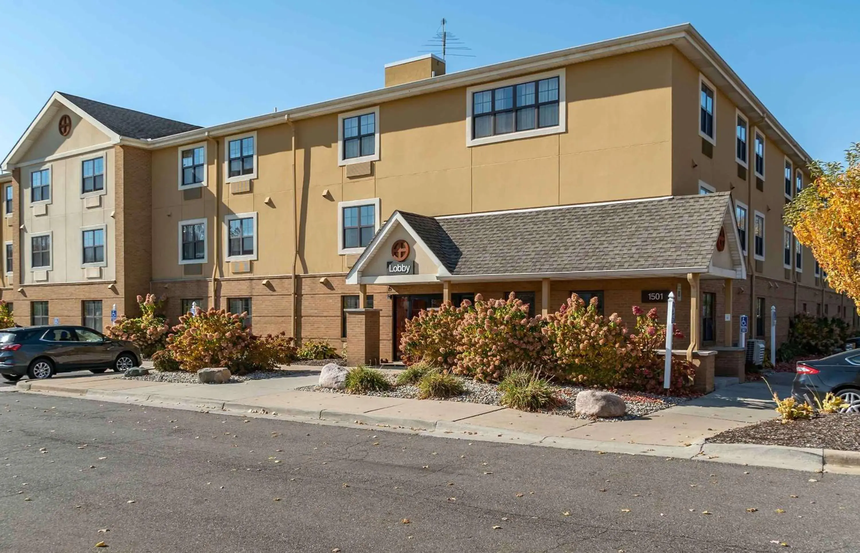 Property building in Extended Stay America Suites - Detroit - Ann Arbor - Briarwood Mall Property building in Extended Stay America Suites - Detroit - Ann Arbor - Briarwood Mall