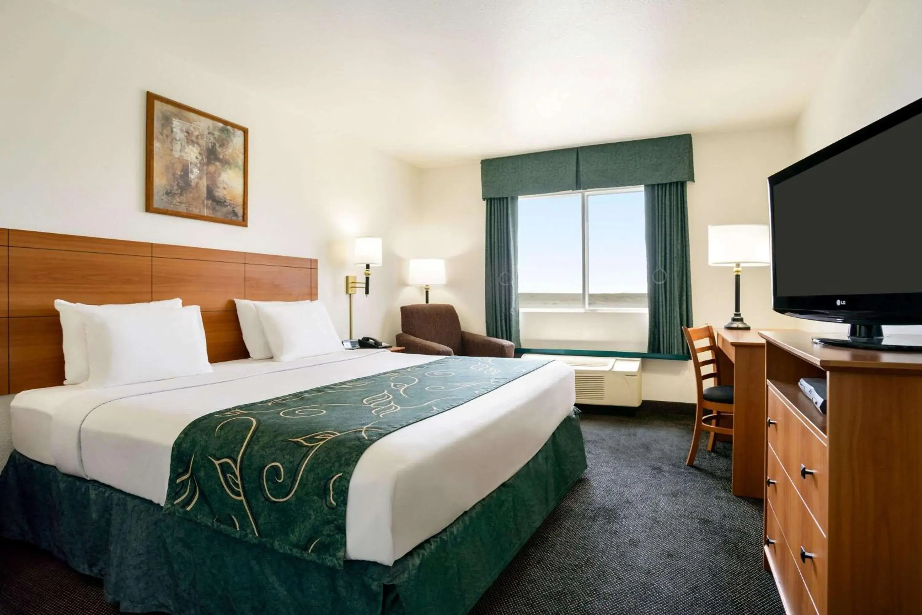 Photo of the whole room, Bed in Travelodge by Wyndham Bill WY Thunder Basin Ntl Grassland Photo of the whole room, Bed in Travelodge by Wyndham Bill WY Thunder Basin Ntl Grassland