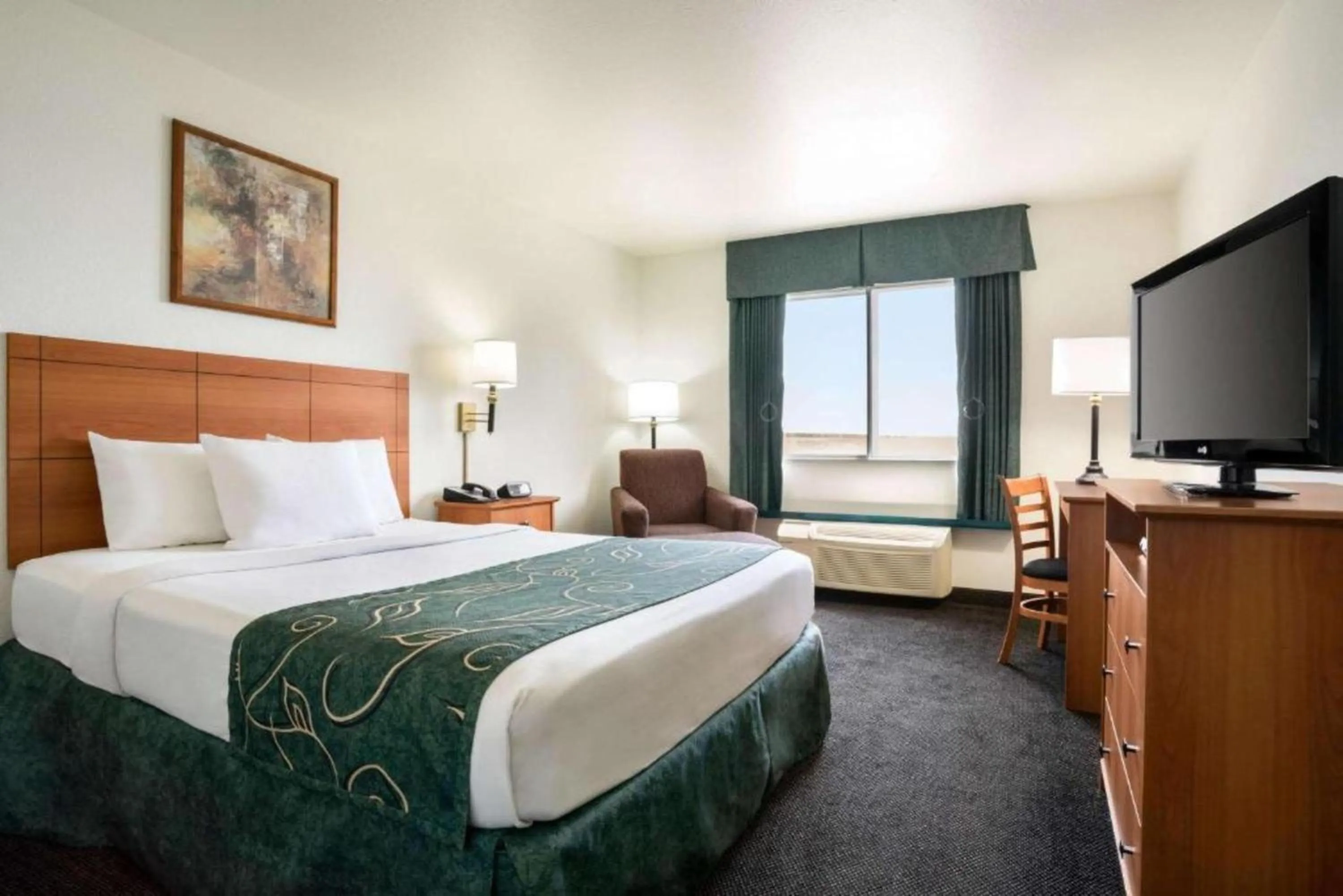 Bed in Travelodge by Wyndham Bill WY Thunder Basin Ntl Grassland