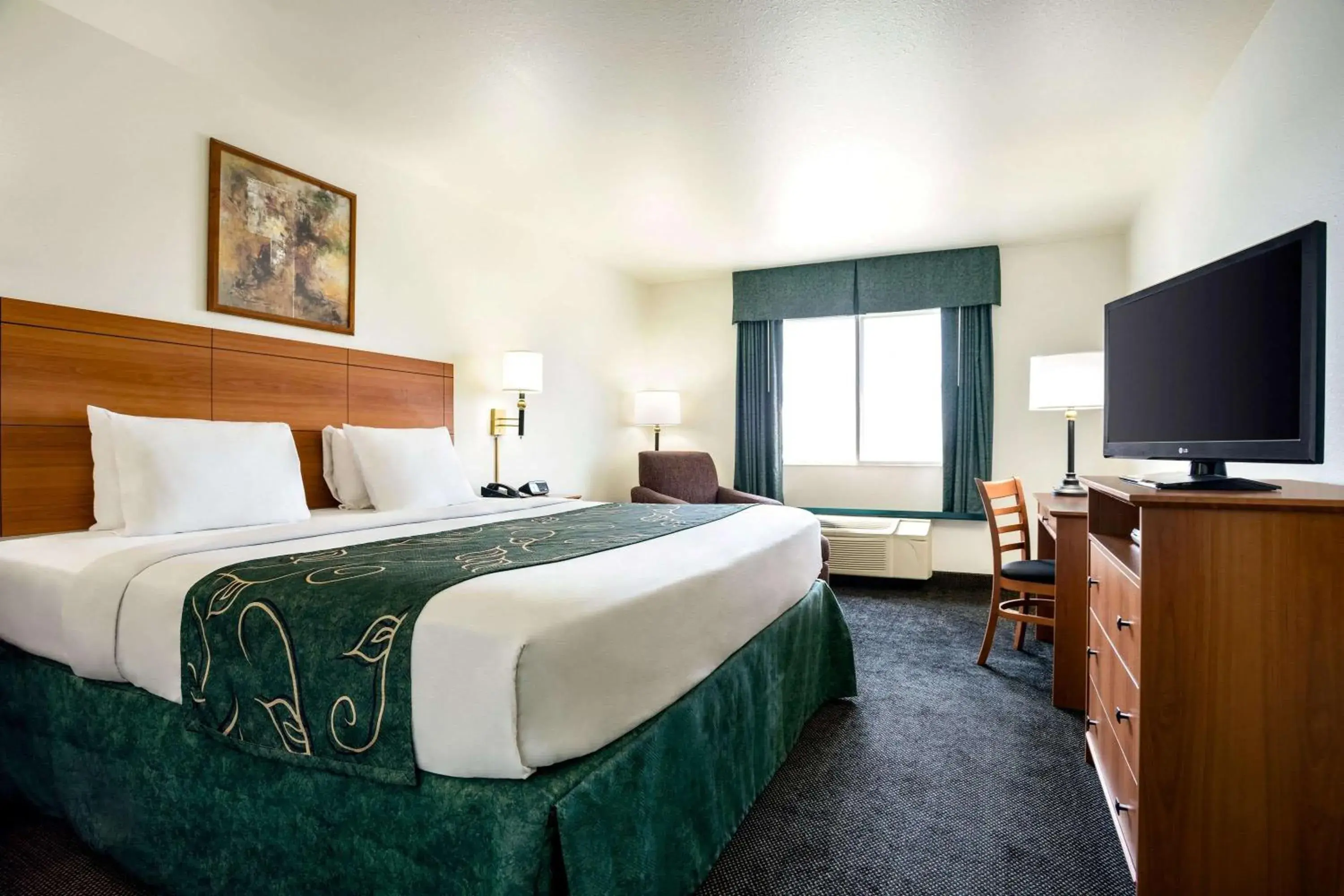 Photo of the whole room, Bed in Travelodge by Wyndham Bill WY Thunder Basin Ntl Grassland Photo of the whole room, Bed in Travelodge by Wyndham Bill WY Thunder Basin Ntl Grassland