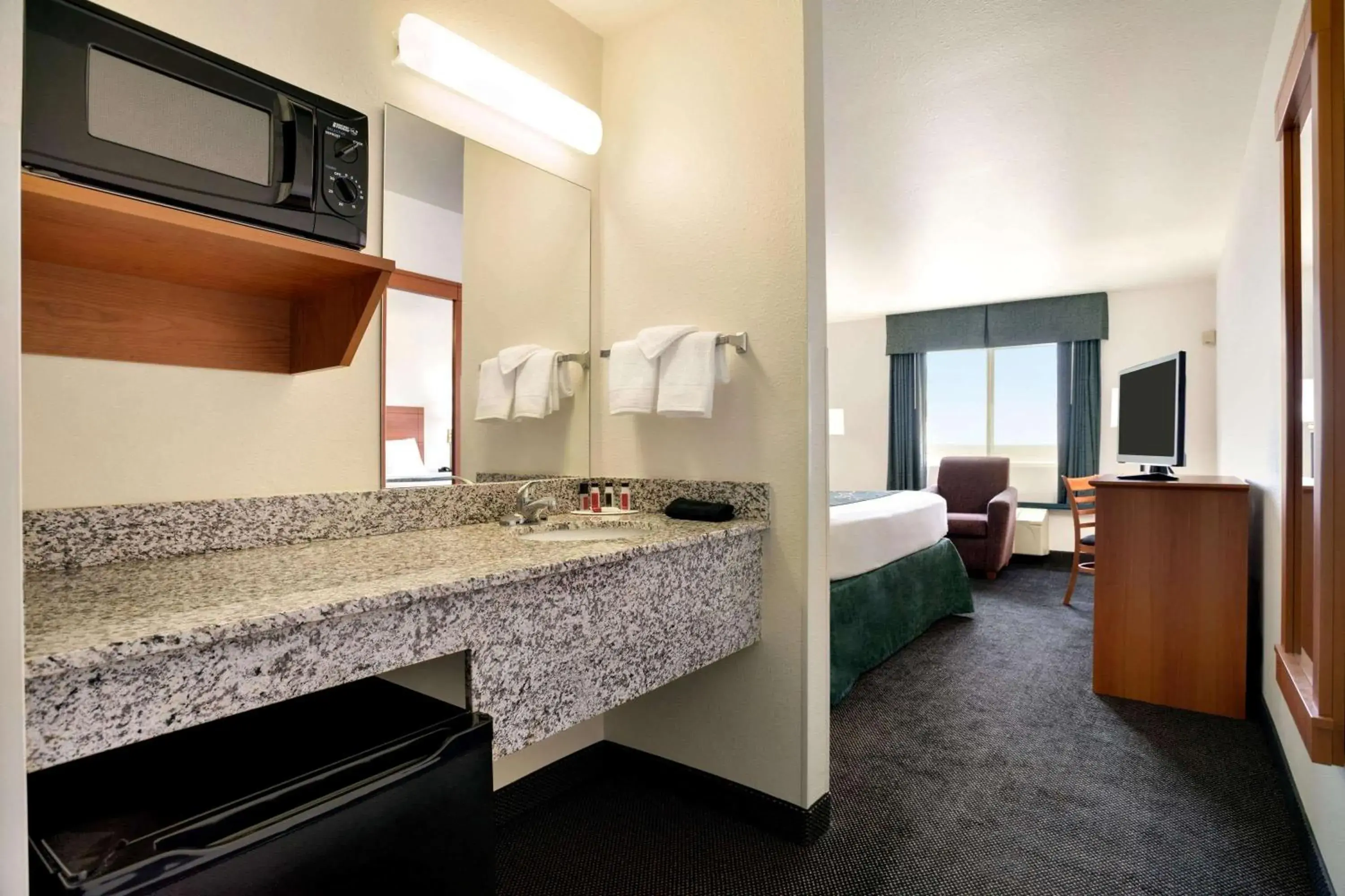 Photo of the whole room, Bed in Travelodge by Wyndham Bill WY Thunder Basin Ntl Grassland Photo of the whole room, Bed in Travelodge by Wyndham Bill WY Thunder Basin Ntl Grassland