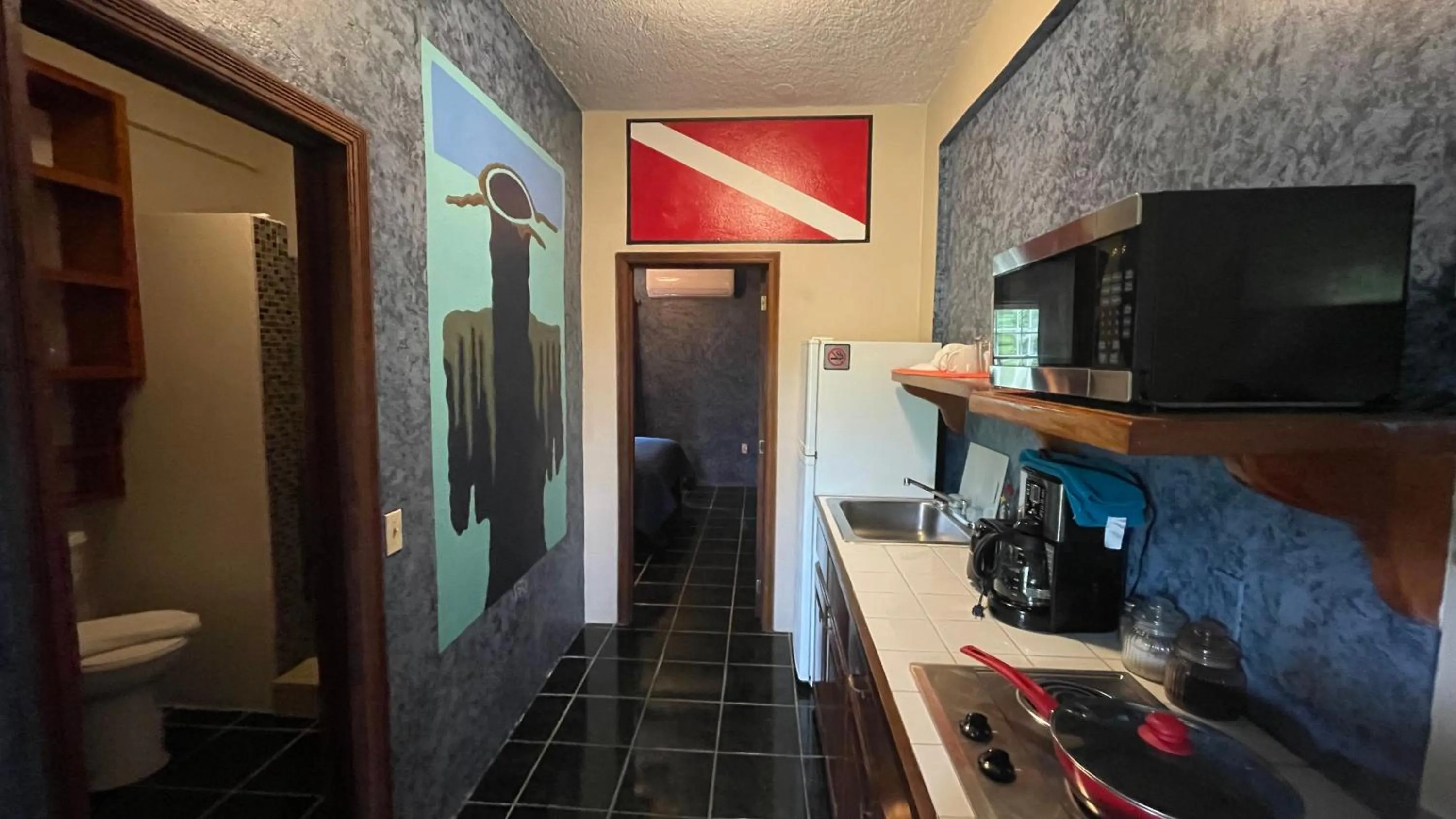 Kitchen or kitchenette in Belize Budget Suites