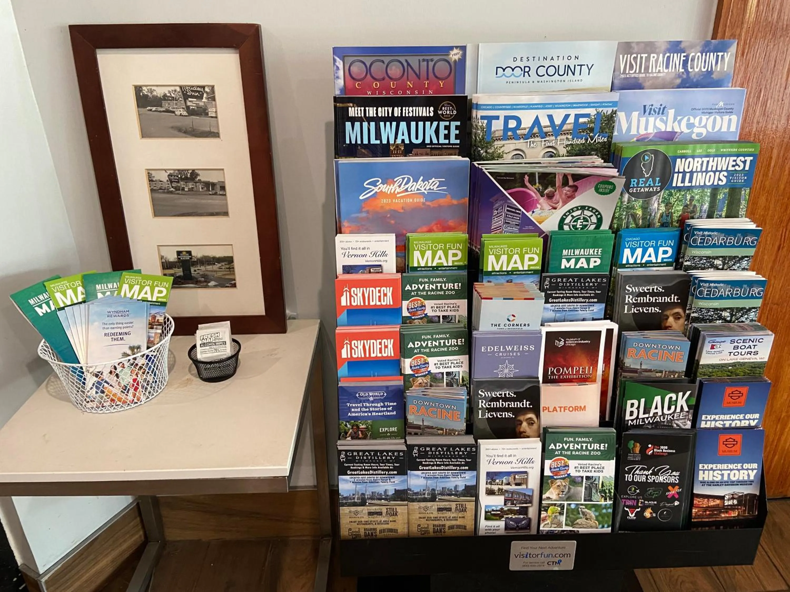 Lobby or reception in Travelodge by Wyndham Water's Edge Hotel - Racine