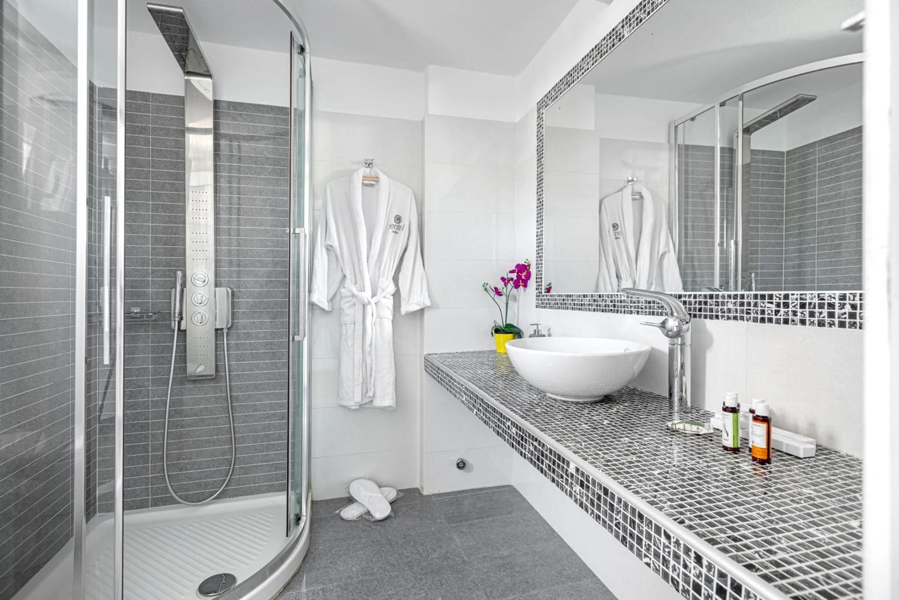 Bathroom in Central Suites Mykonos