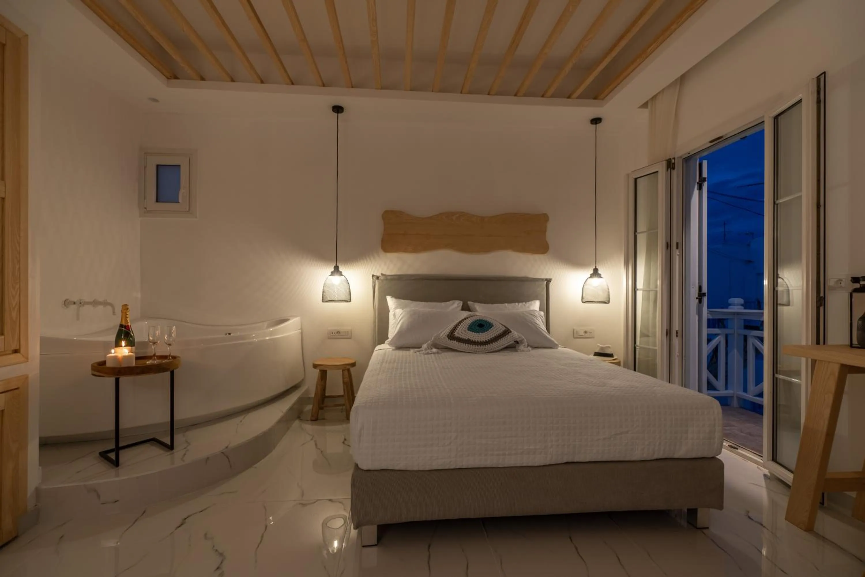 Photo of the whole room in Central Suites Mykonos