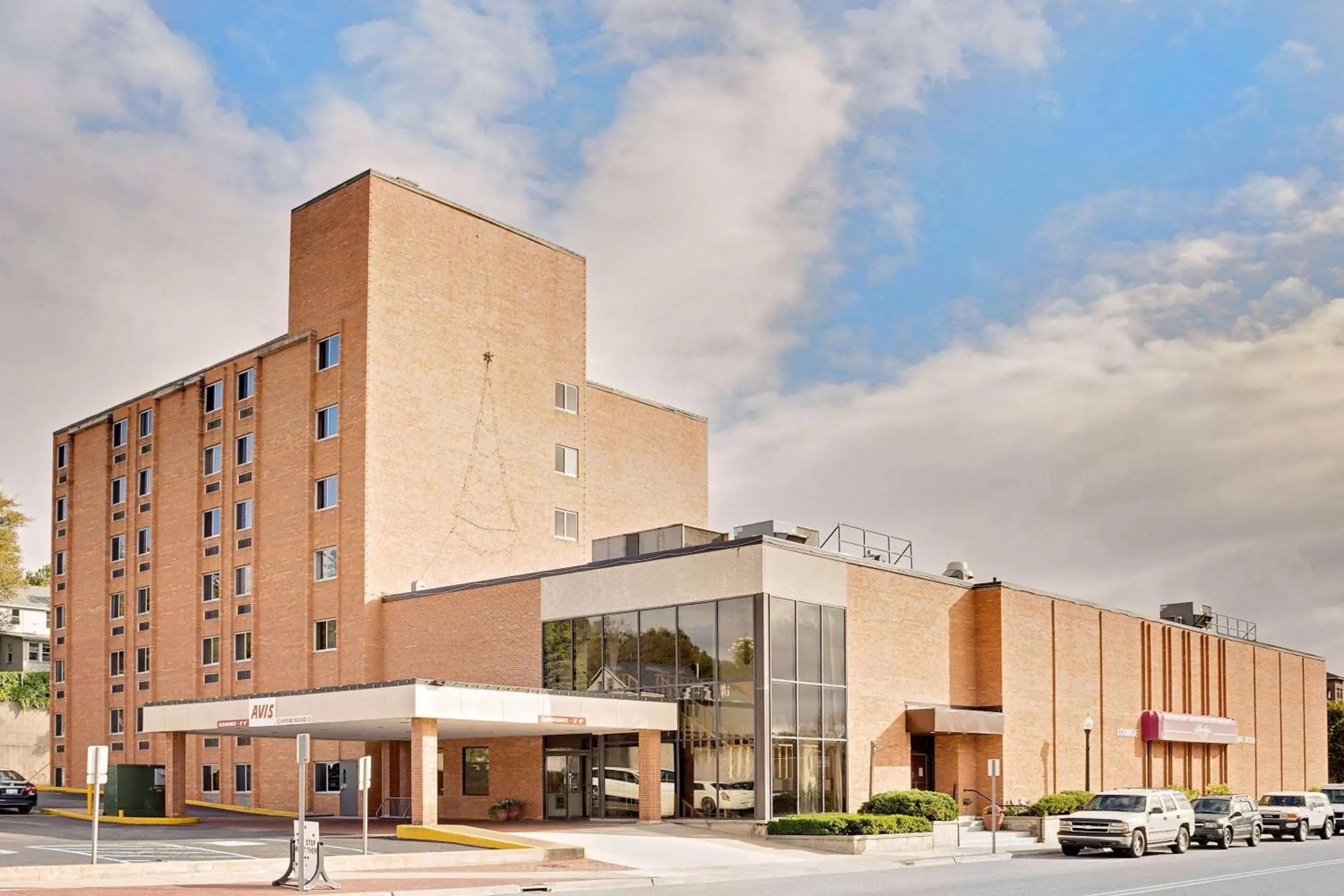 Property building in Ramada by Wyndham Marquette Property building in Ramada by Wyndham Marquette