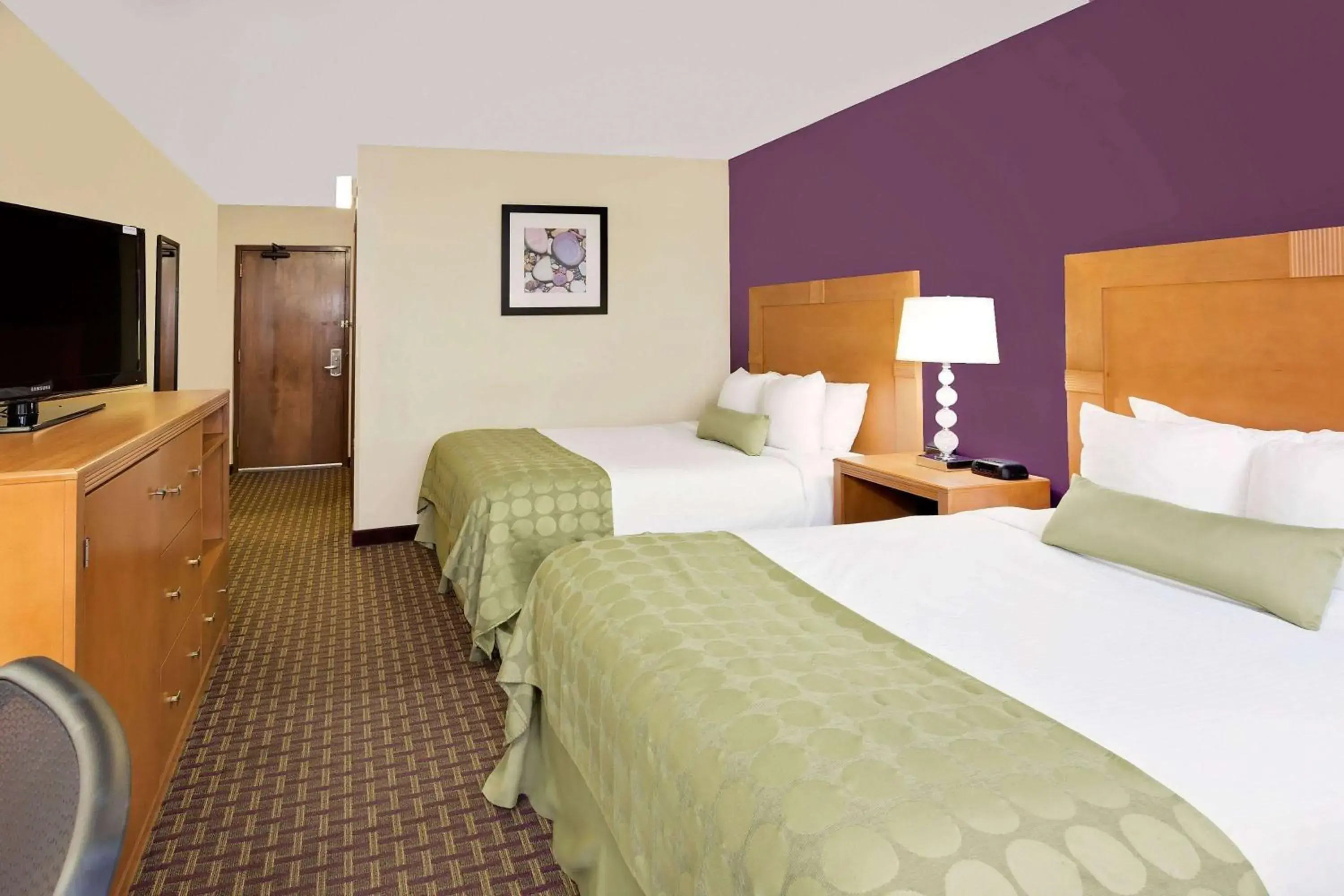 Photo of the whole room, Bed in Ramada by Wyndham Marquette Photo of the whole room, Bed in Ramada by Wyndham Marquette