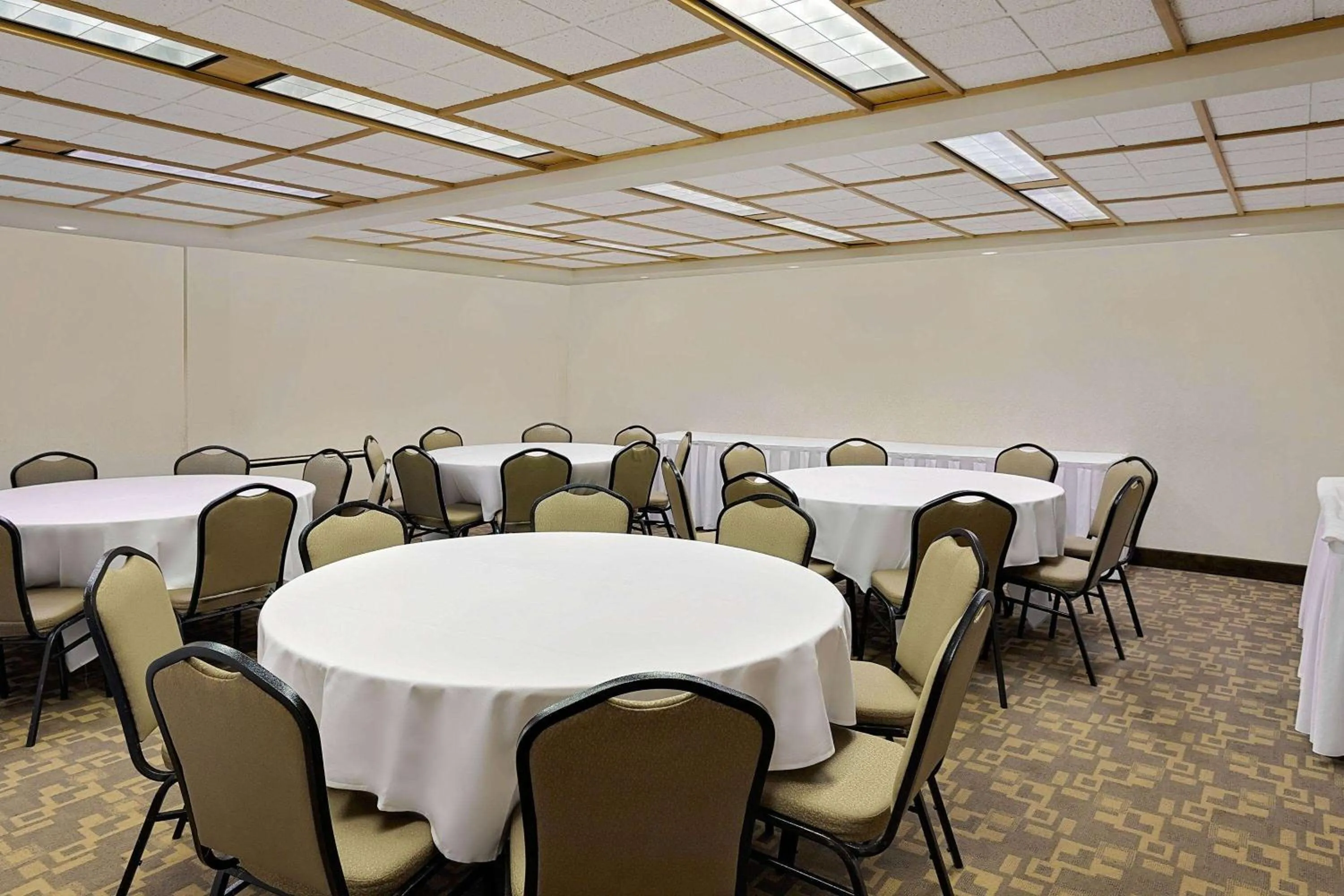 Banquet/Function facilities in Ramada by Wyndham Marquette