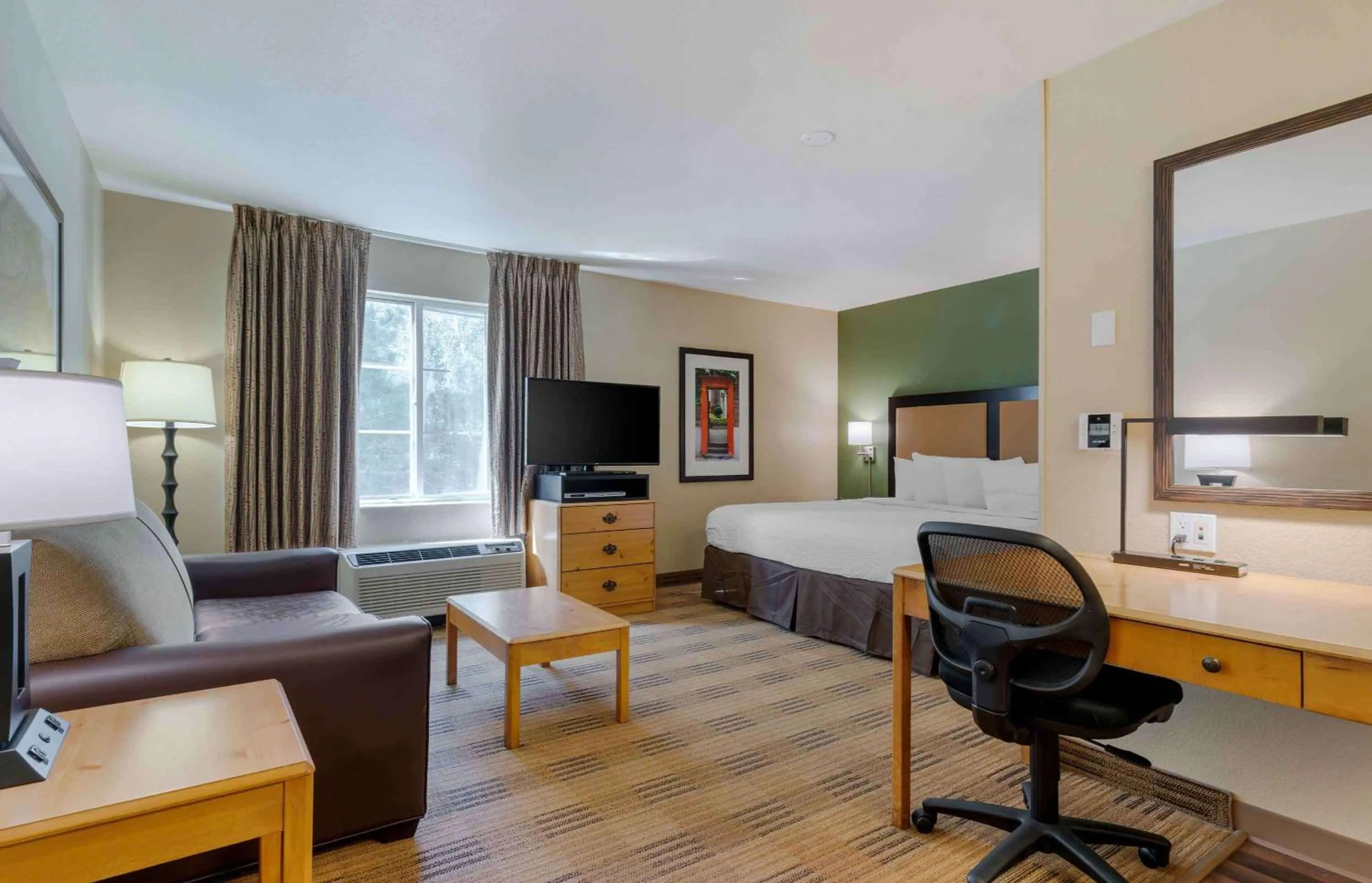 Bedroom in Extended Stay America Suites - Pleasanton - Chabot Dr