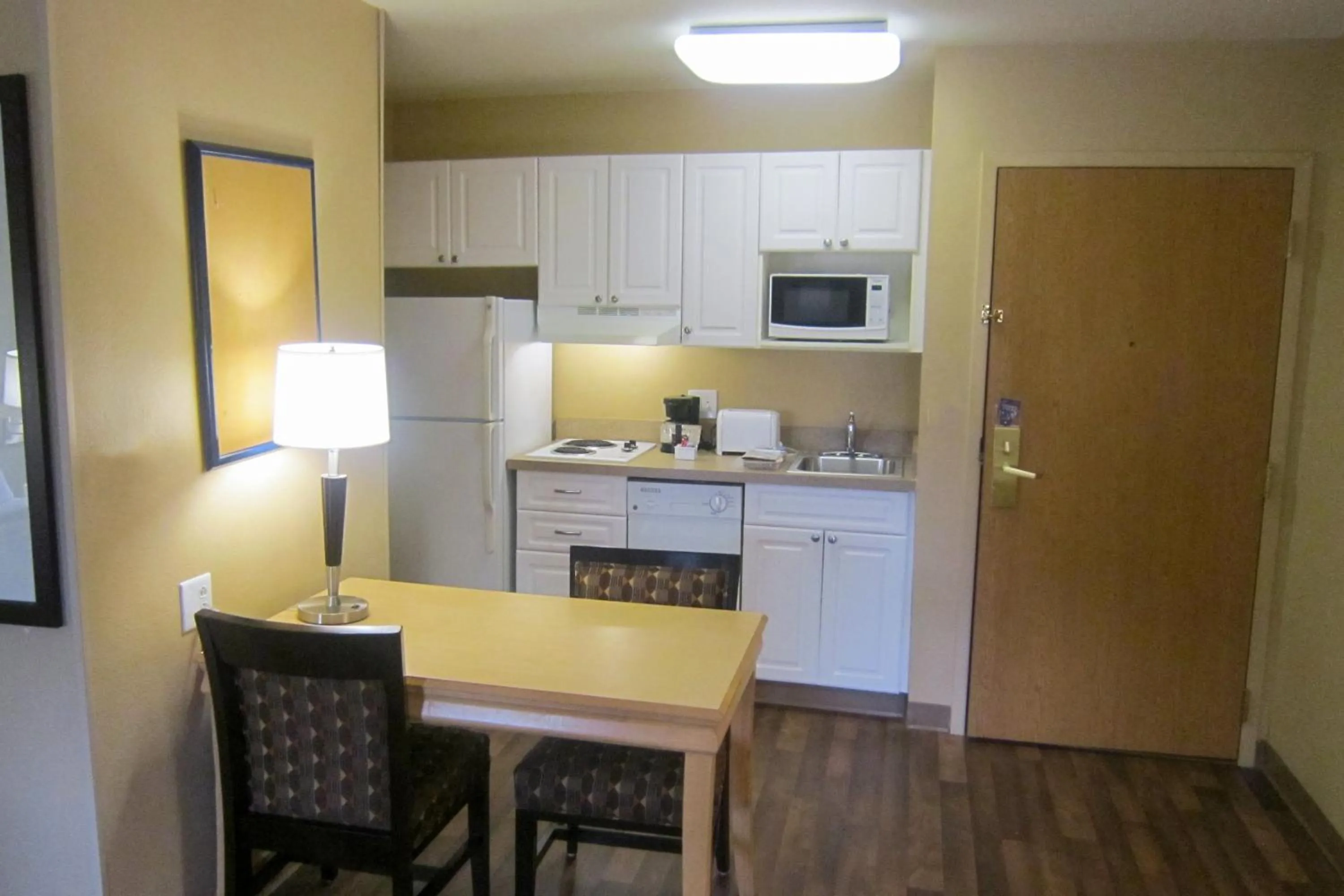 Kitchen or kitchenette in Extended Stay America Suites - Pleasanton - Chabot Dr