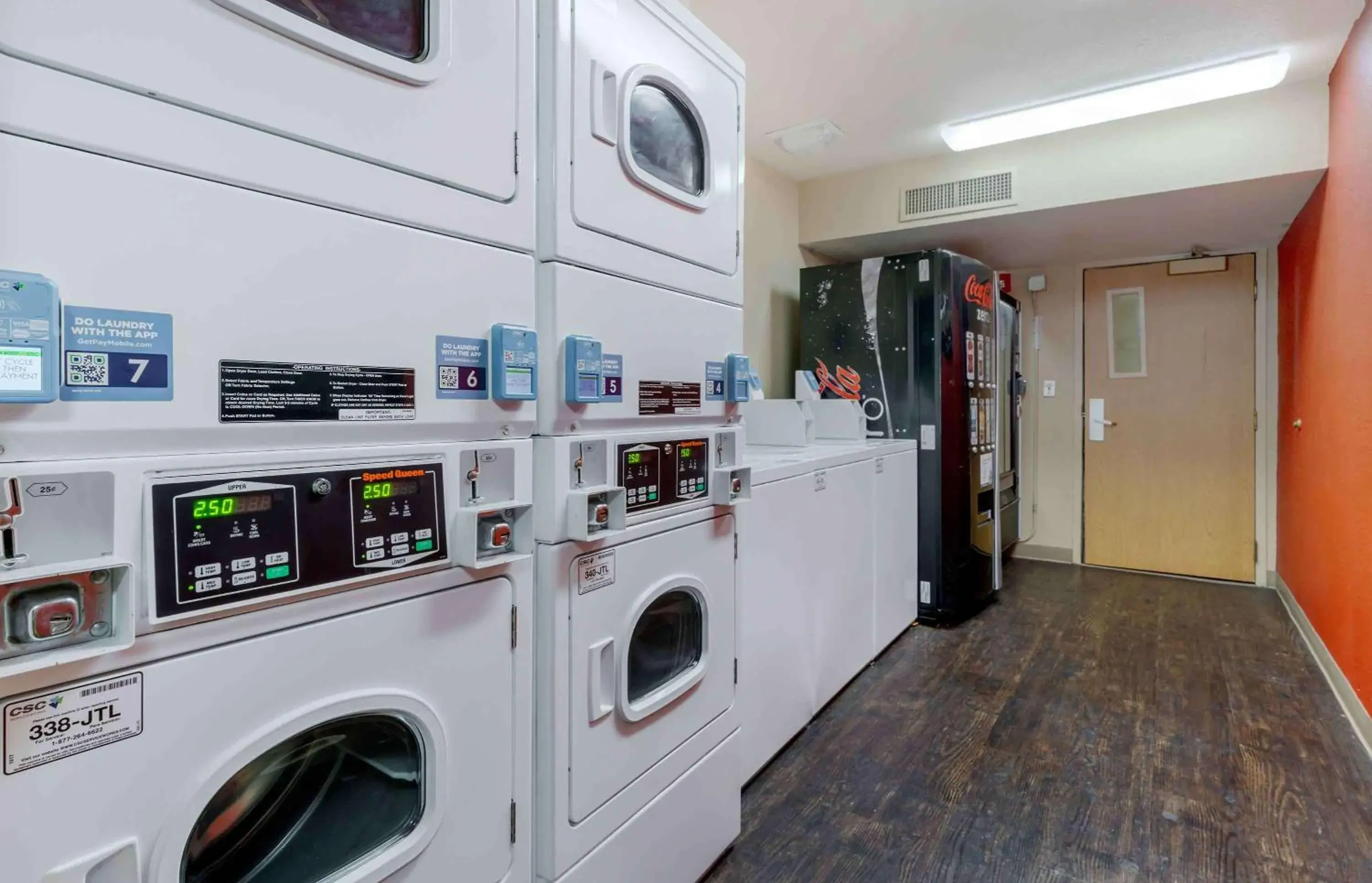 Property building in Extended Stay America Suites - Pleasanton - Chabot Dr Property building in Extended Stay America Suites - Pleasanton - Chabot Dr